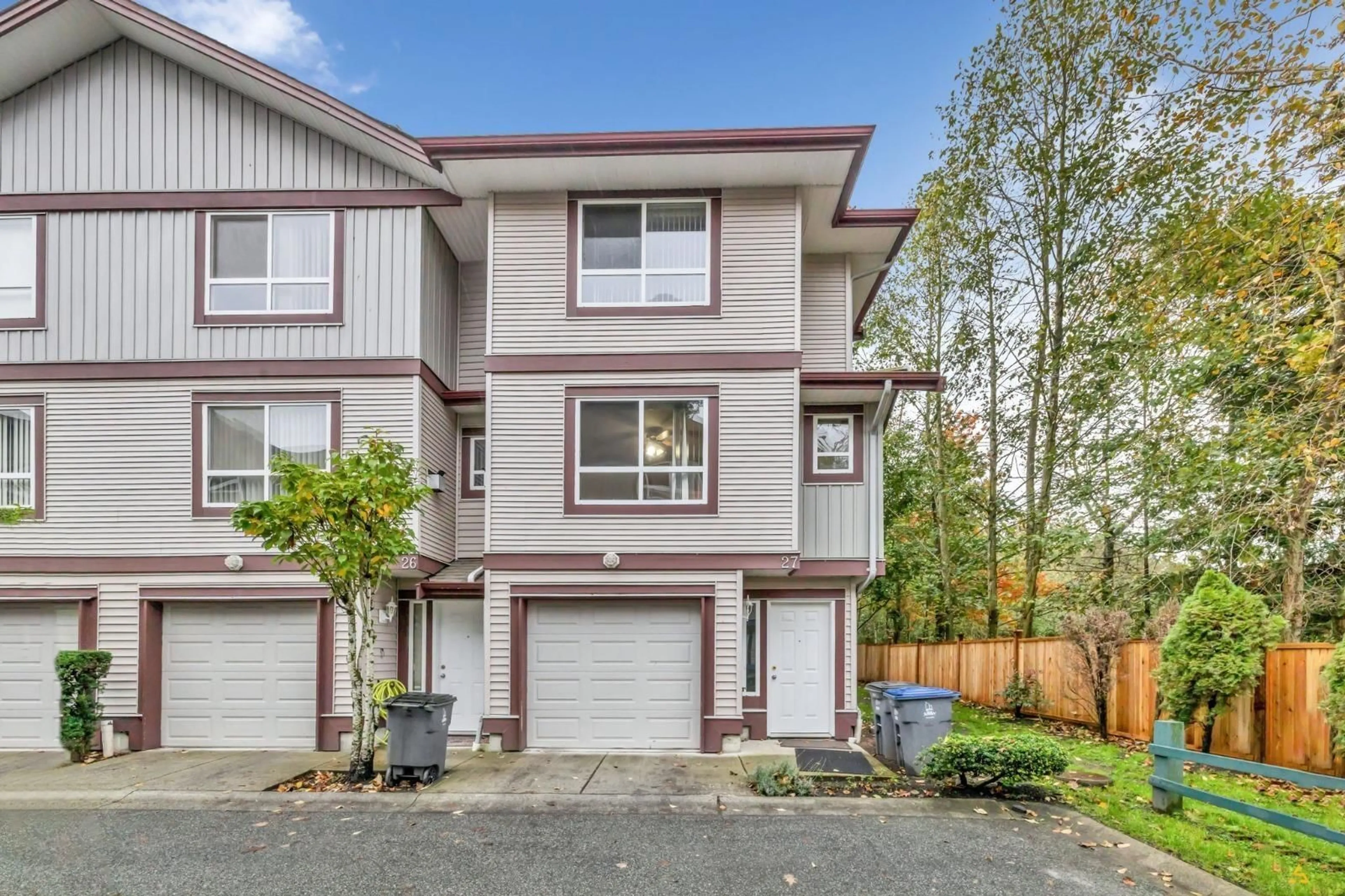 Home with vinyl exterior material, street for 27 - 12730 66 AVENUE, Surrey British Columbia V3W1P3