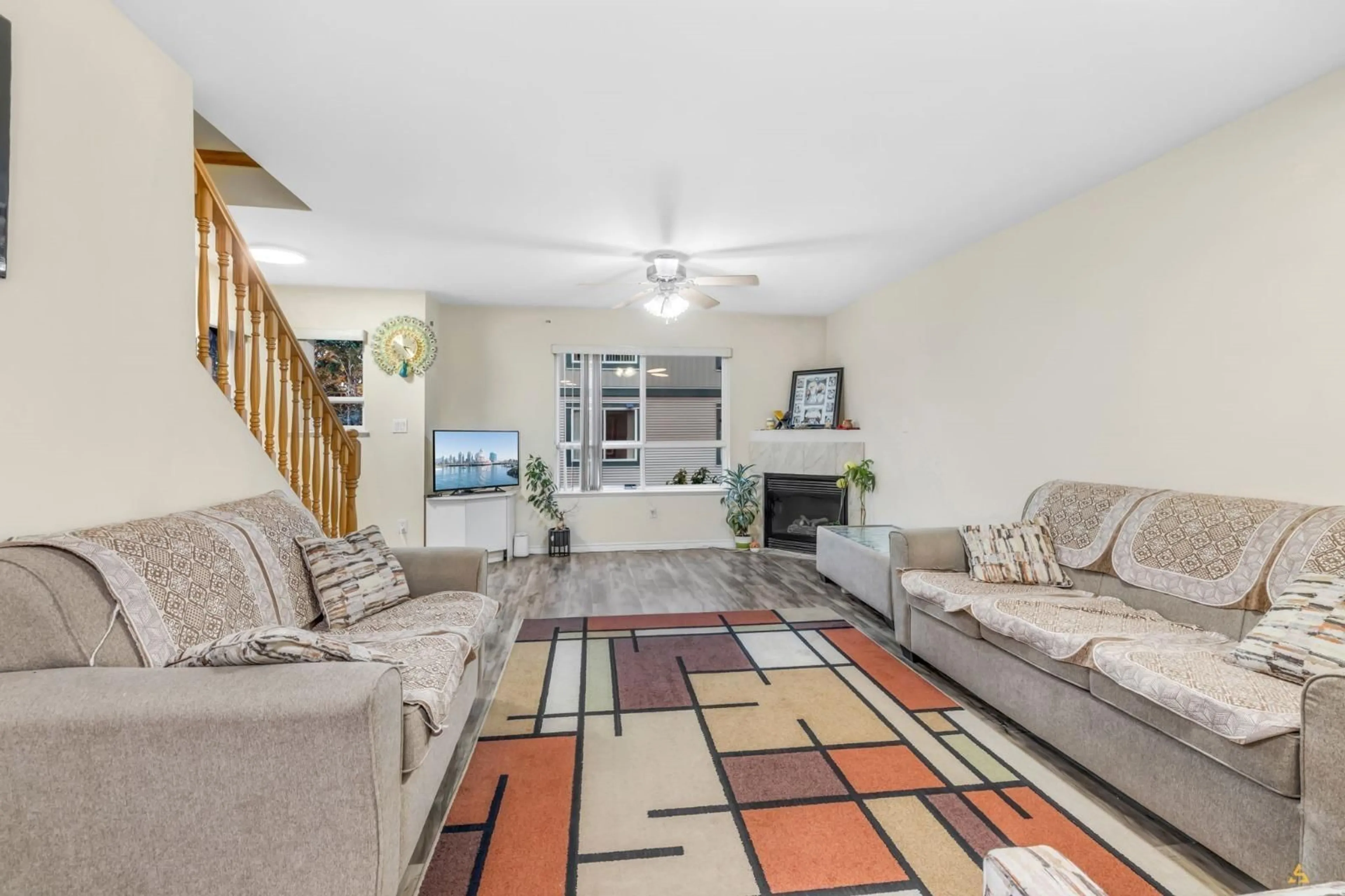 Living room with furniture, unknown for 27 - 12730 66 AVENUE, Surrey British Columbia V3W1P3