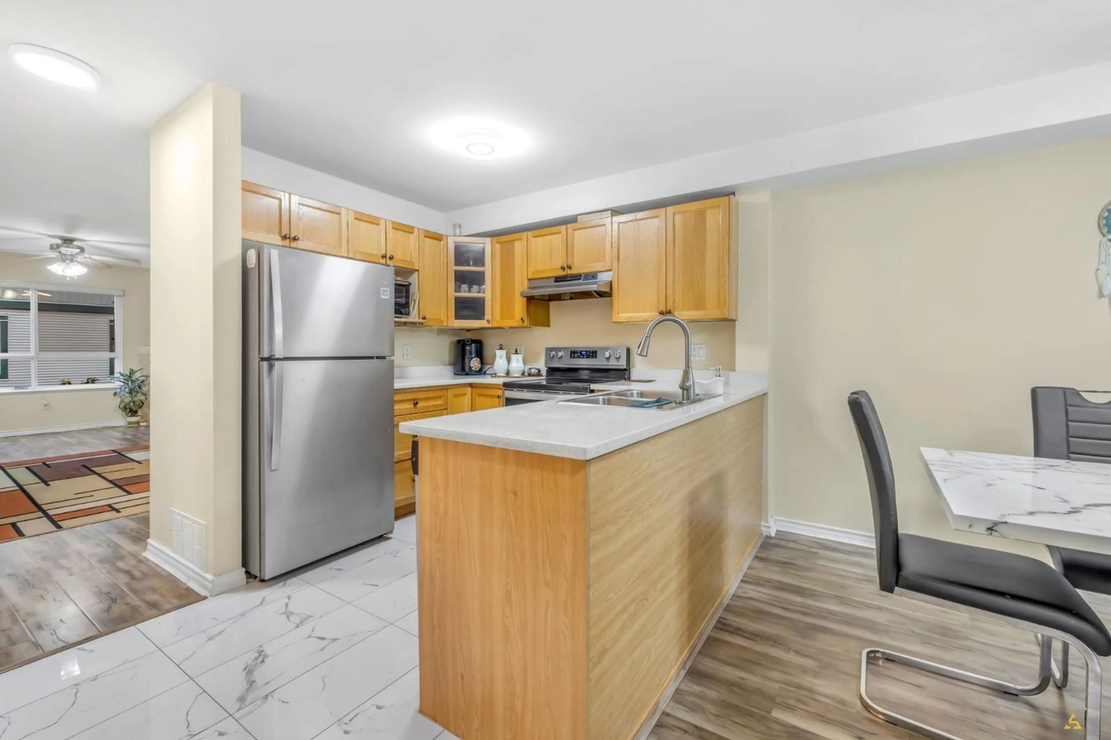 Standard kitchen, unknown for 27 - 12730 66 AVENUE, Surrey British Columbia V3W1P3
