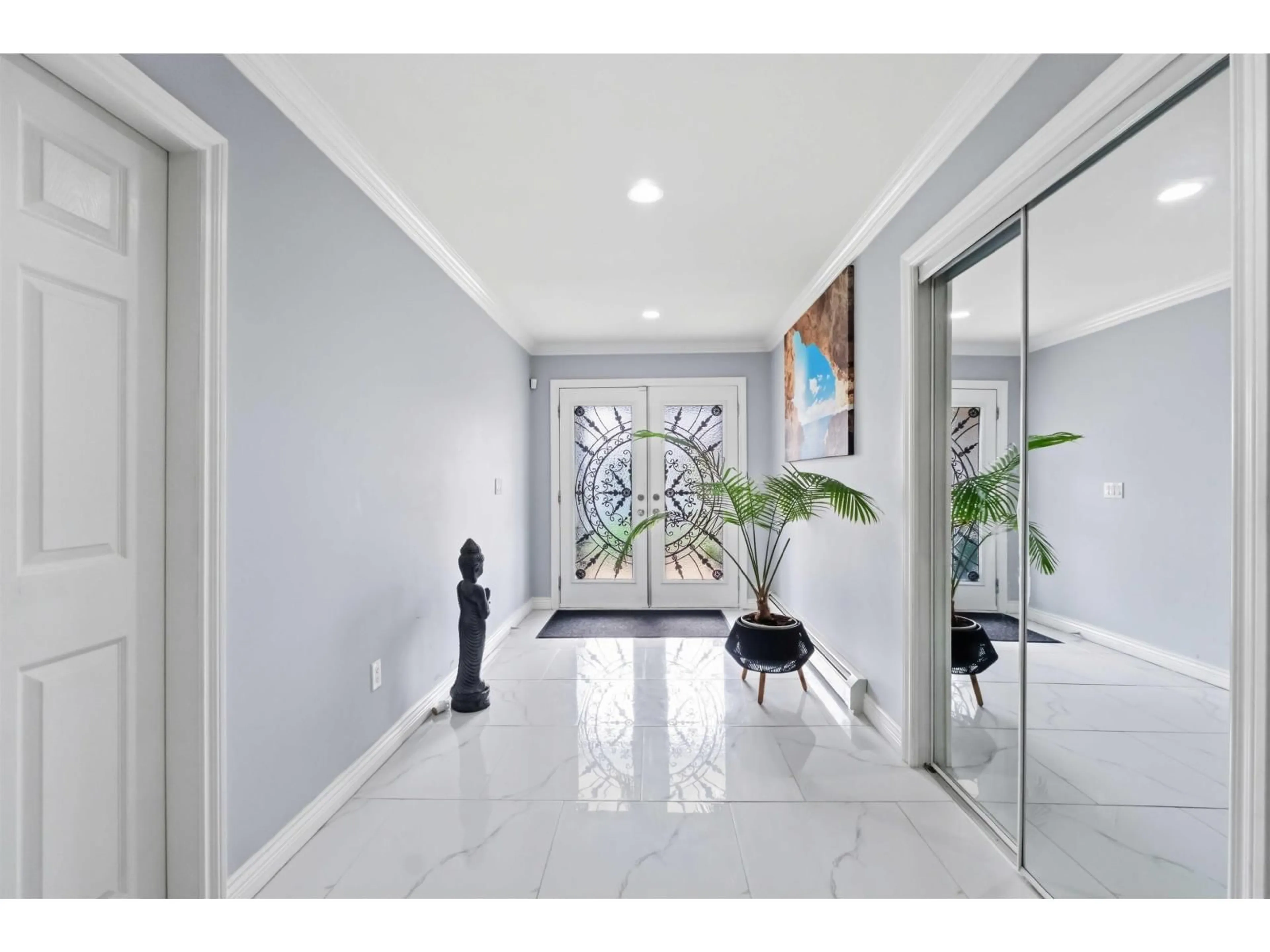 Indoor foyer for 13869 BRENTWOOD CRESCENT, Surrey British Columbia V3R5M1