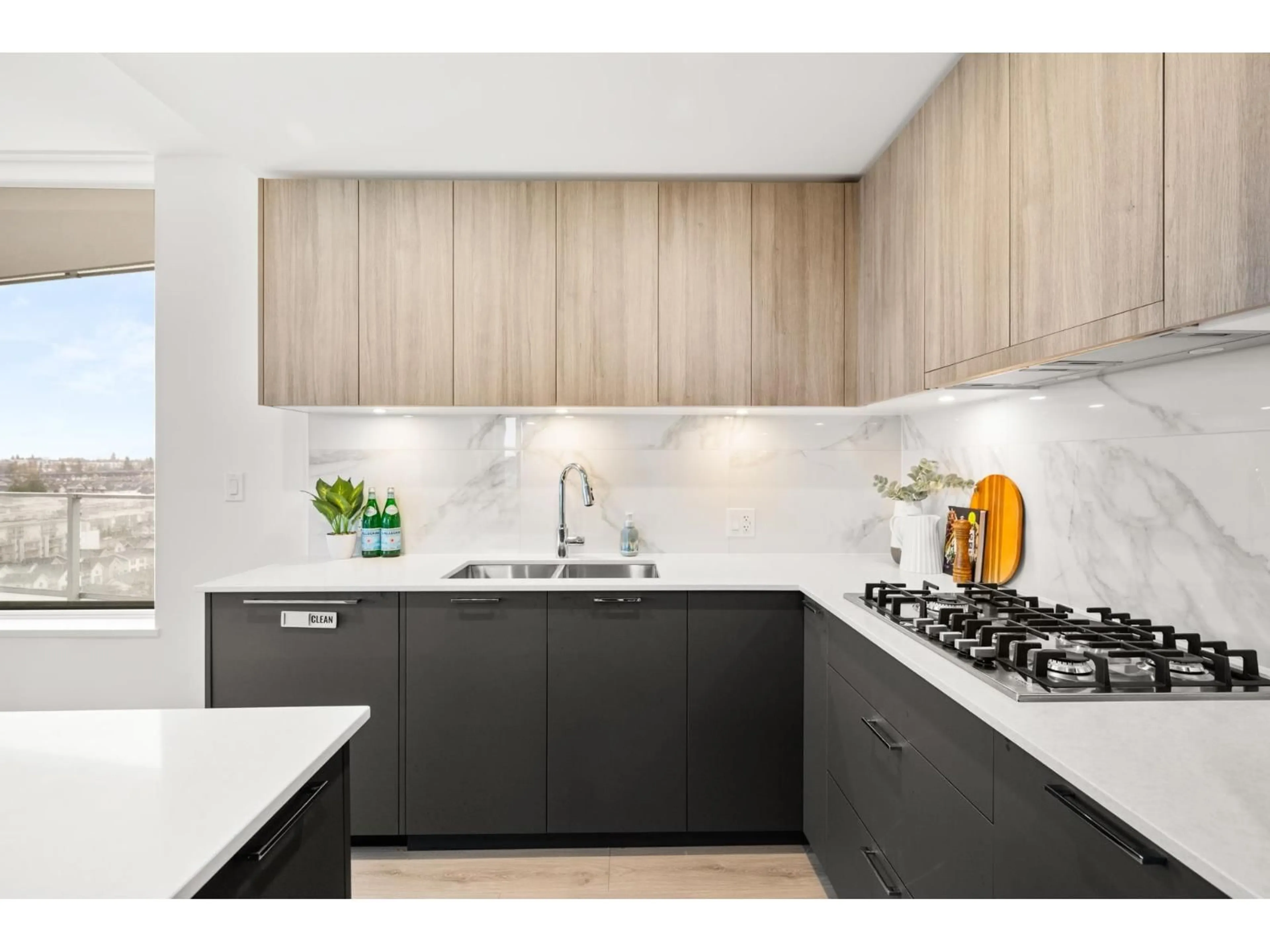 Contemporary kitchen, unknown for 1802 - 8551 201 STREET, Langley British Columbia V2Y3Y5