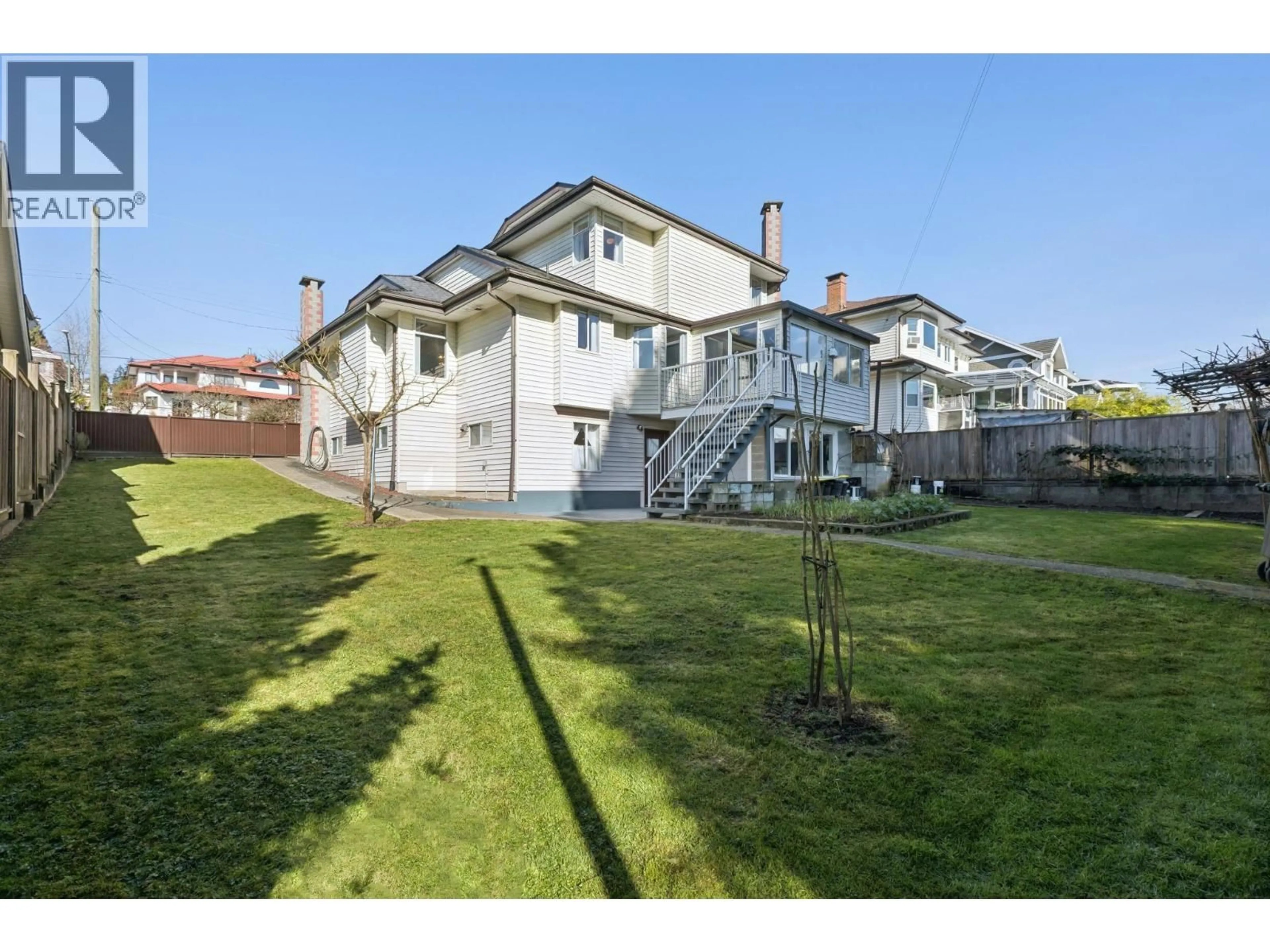 A pic from outside/outdoor area/front of a property/back of a property/a pic from drone, unknown for 5356 UNION STREET, Burnaby British Columbia V5B1W3