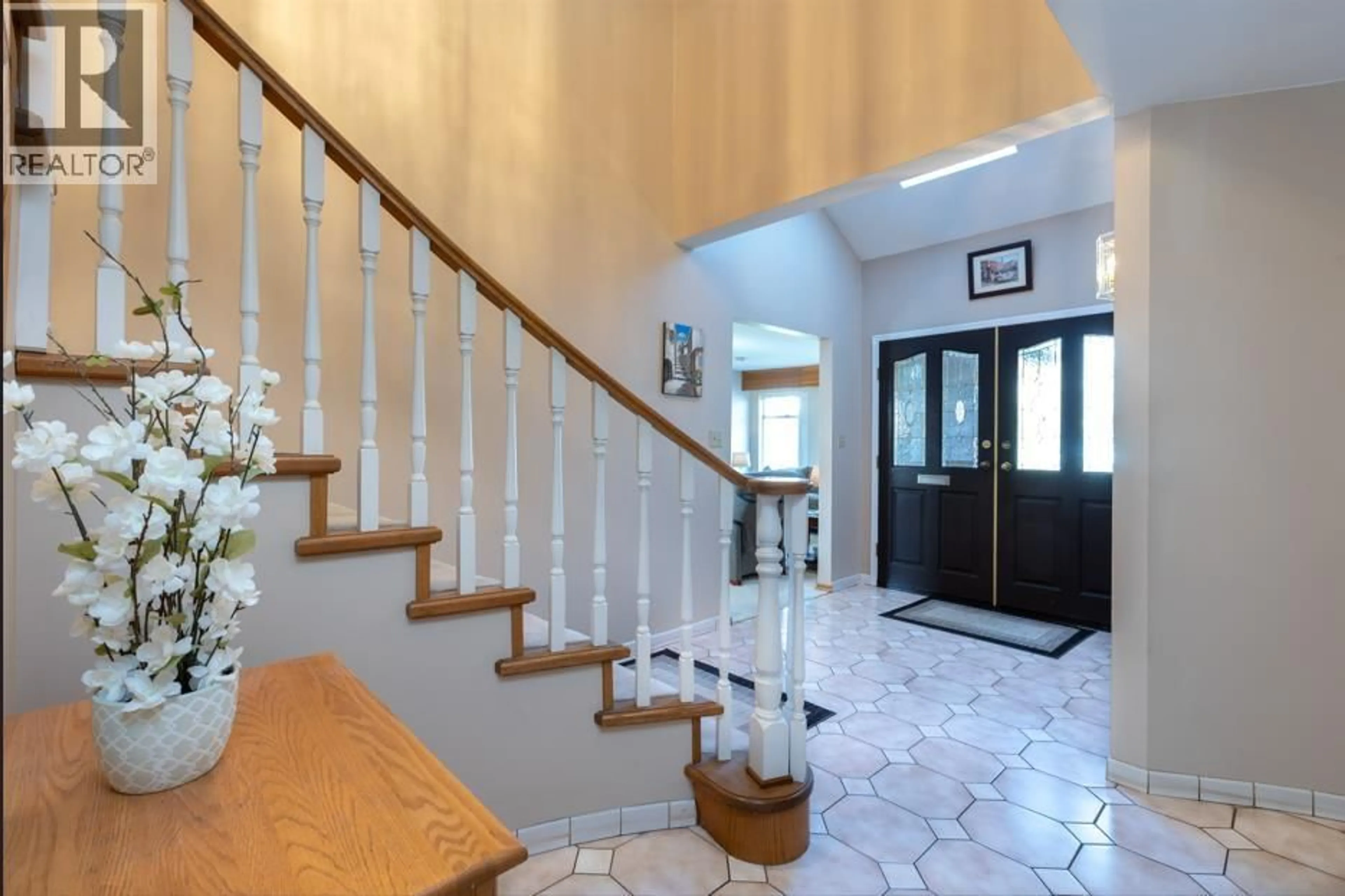 Indoor foyer for 5356 UNION STREET, Burnaby British Columbia V5B1W3