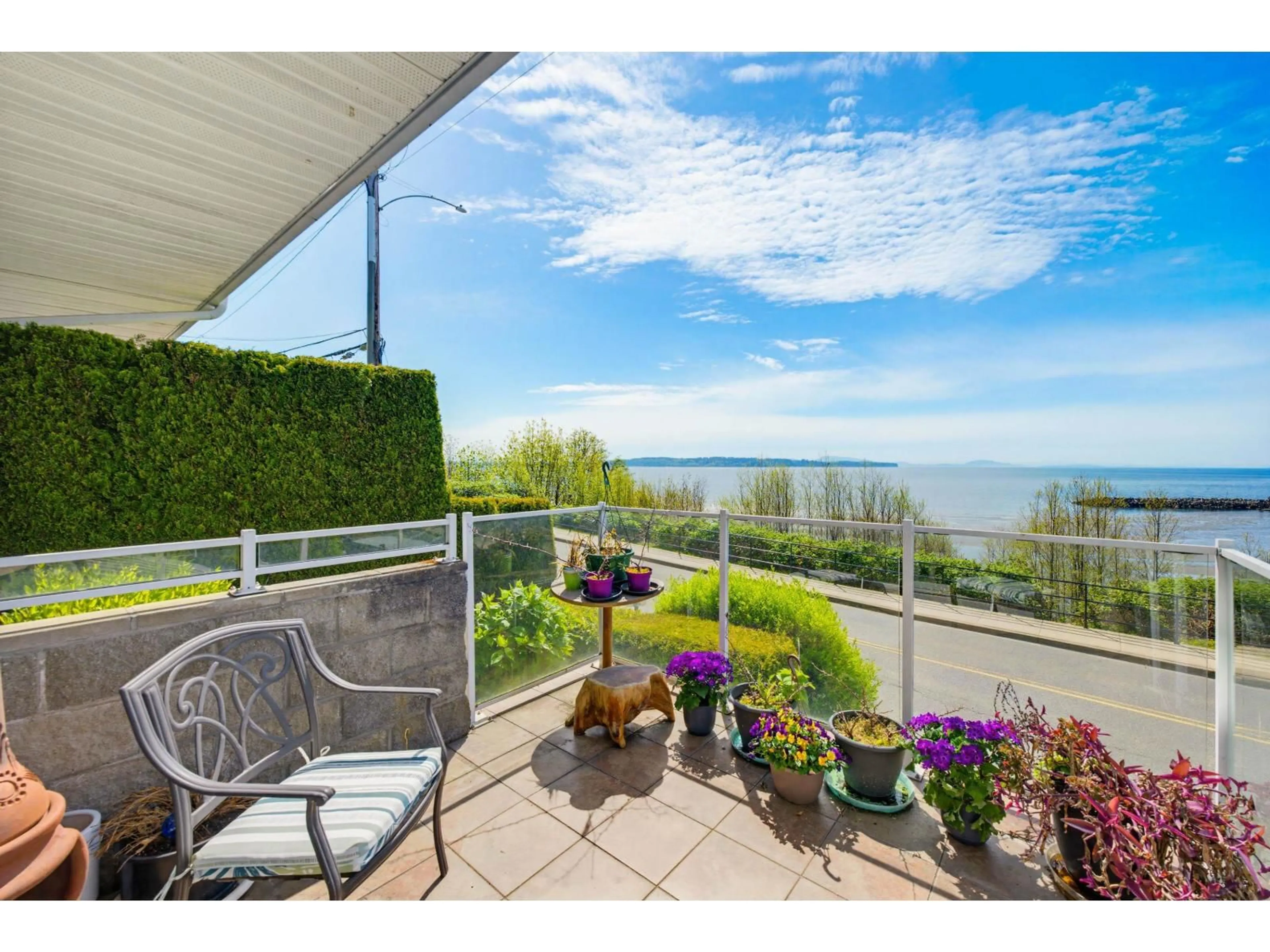 Patio, water/lake/river/ocean view for 105 - 15165 MARINE DRIVE, White Rock British Columbia V4B1C5