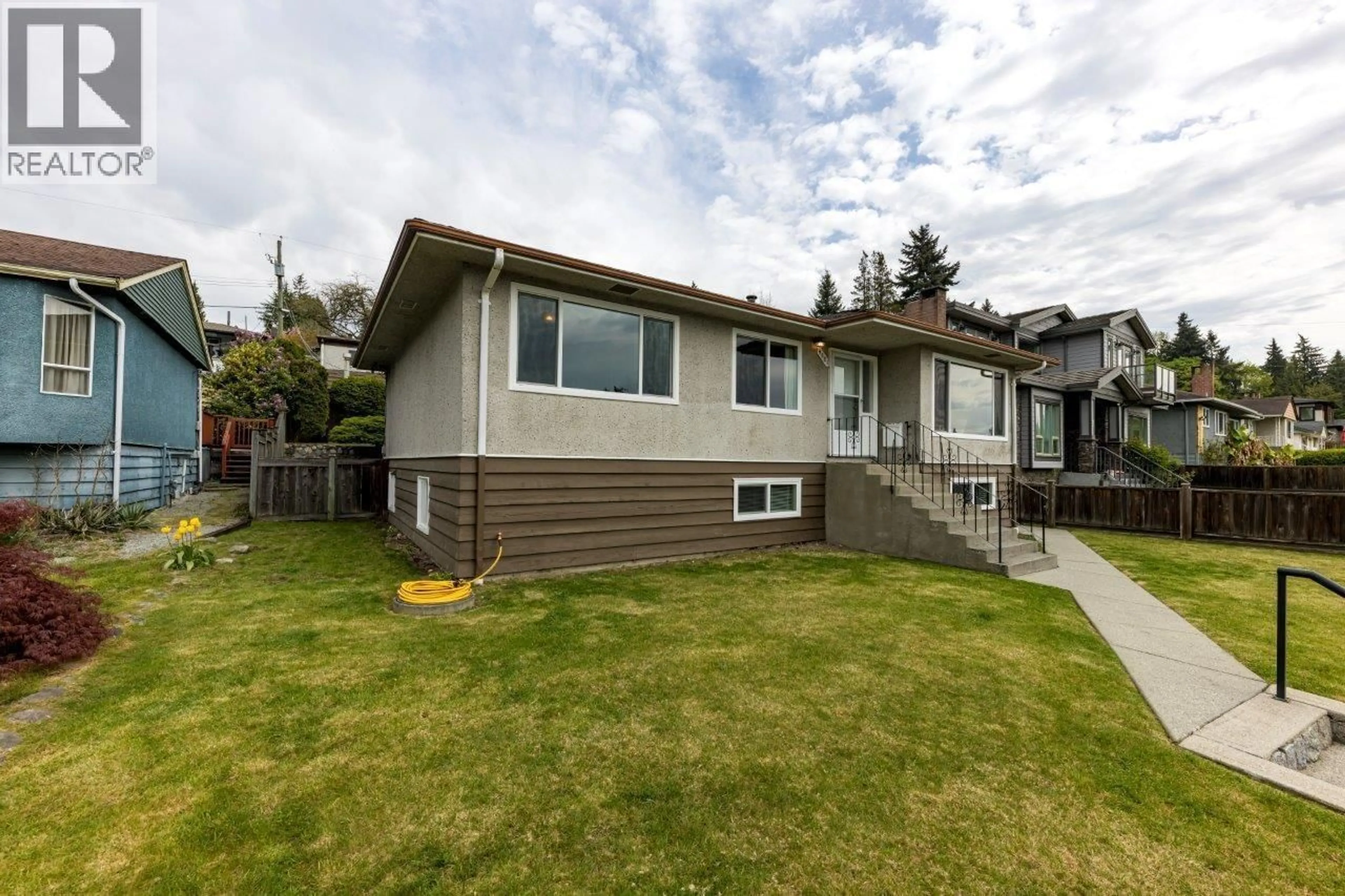 Home with vinyl exterior material, street for 4581 SUNLAND PLACE, Burnaby British Columbia V5J3A3