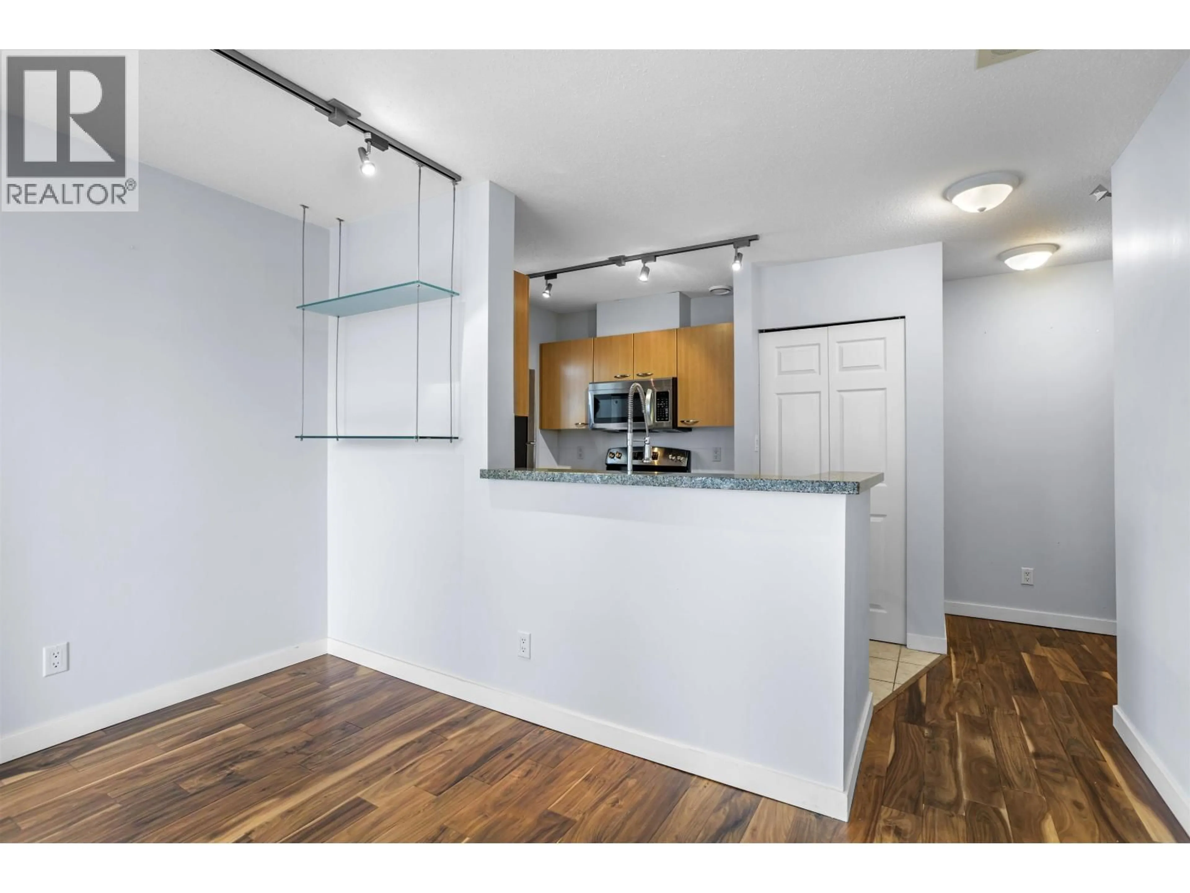Standard kitchen, wood/laminate floor for 1506 - 1420 GEORGIA STREET, Vancouver British Columbia V6G3K4