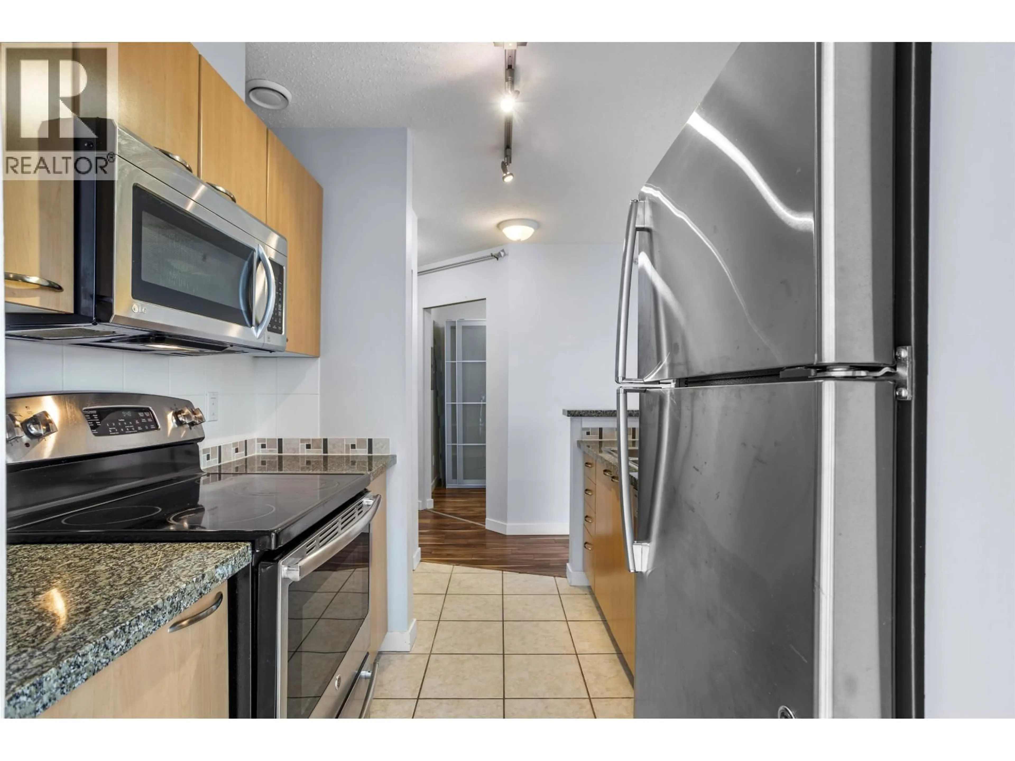 Standard kitchen, unknown for 1506 - 1420 GEORGIA STREET, Vancouver British Columbia V6G3K4