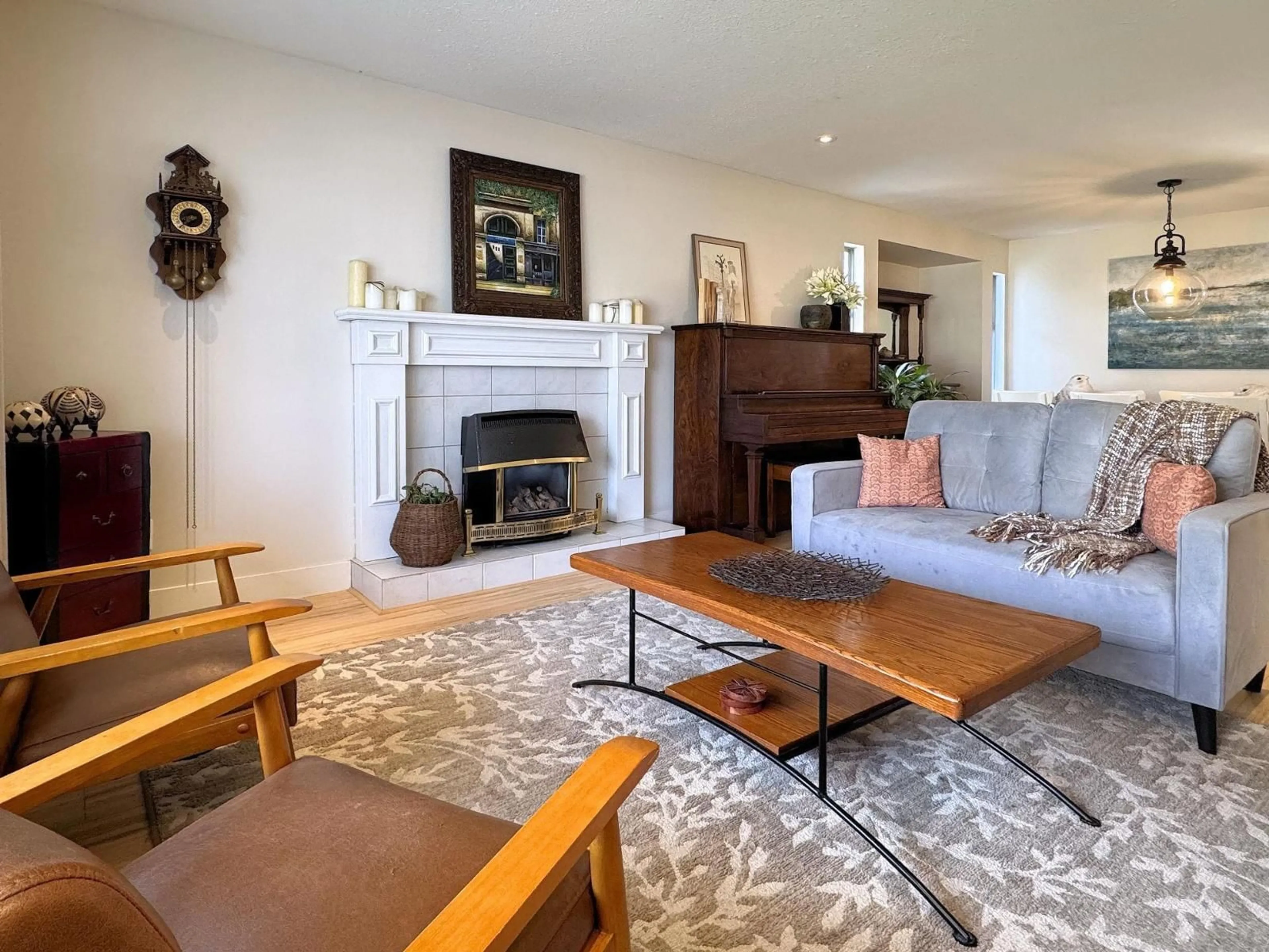 Living room with furniture, unknown for 17192 63 AVENUE, Surrey British Columbia V3S7G3