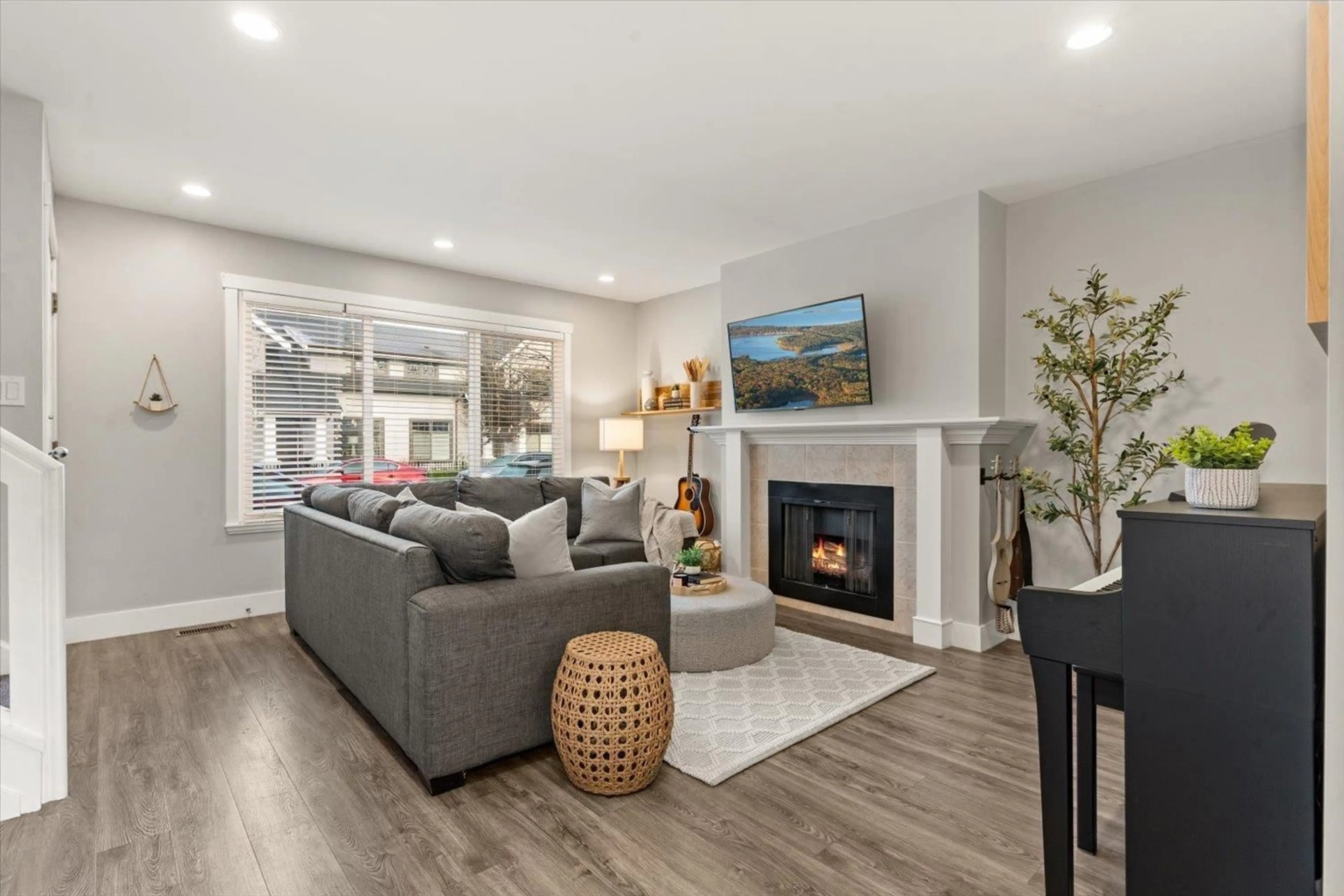 Living room with furniture, unknown for 9204 MCBRIDE STREET, Langley British Columbia V1M2R7