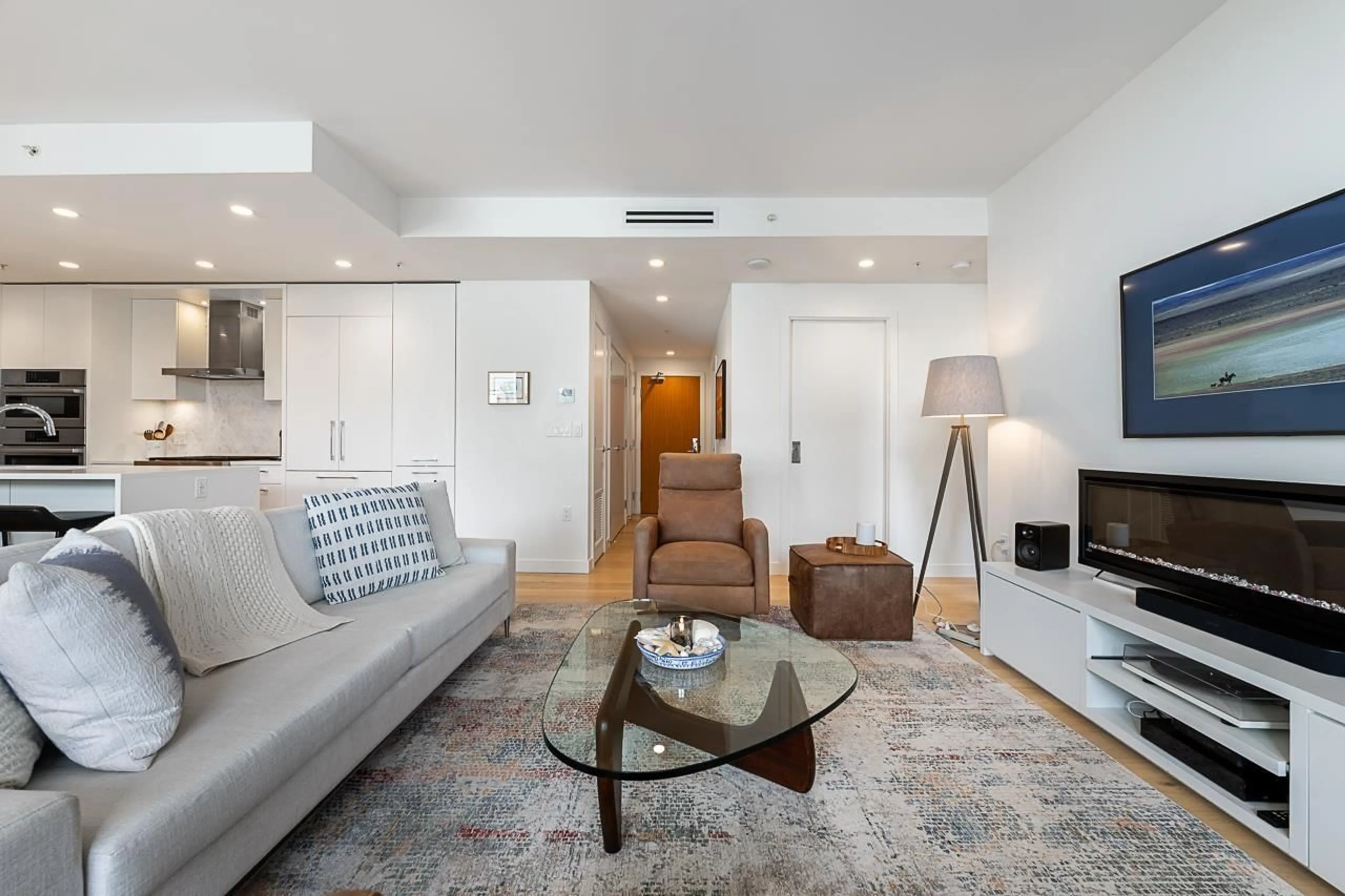 Living room with furniture, unknown for 507 - 1439 GEORGE STREET, White Rock British Columbia V4B0B9