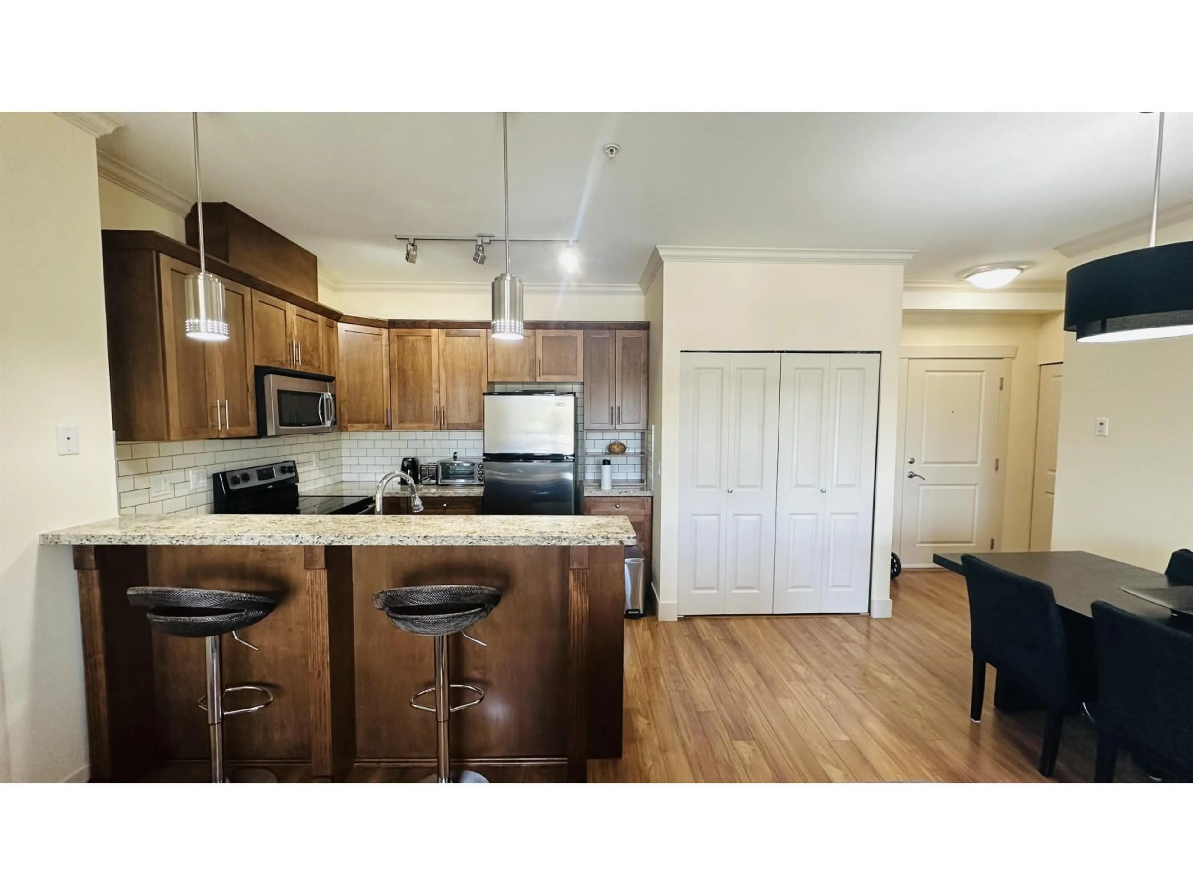 Open concept kitchen, wood/laminate floor for 411 - 8168 120A STREET, Surrey British Columbia V3W3P3