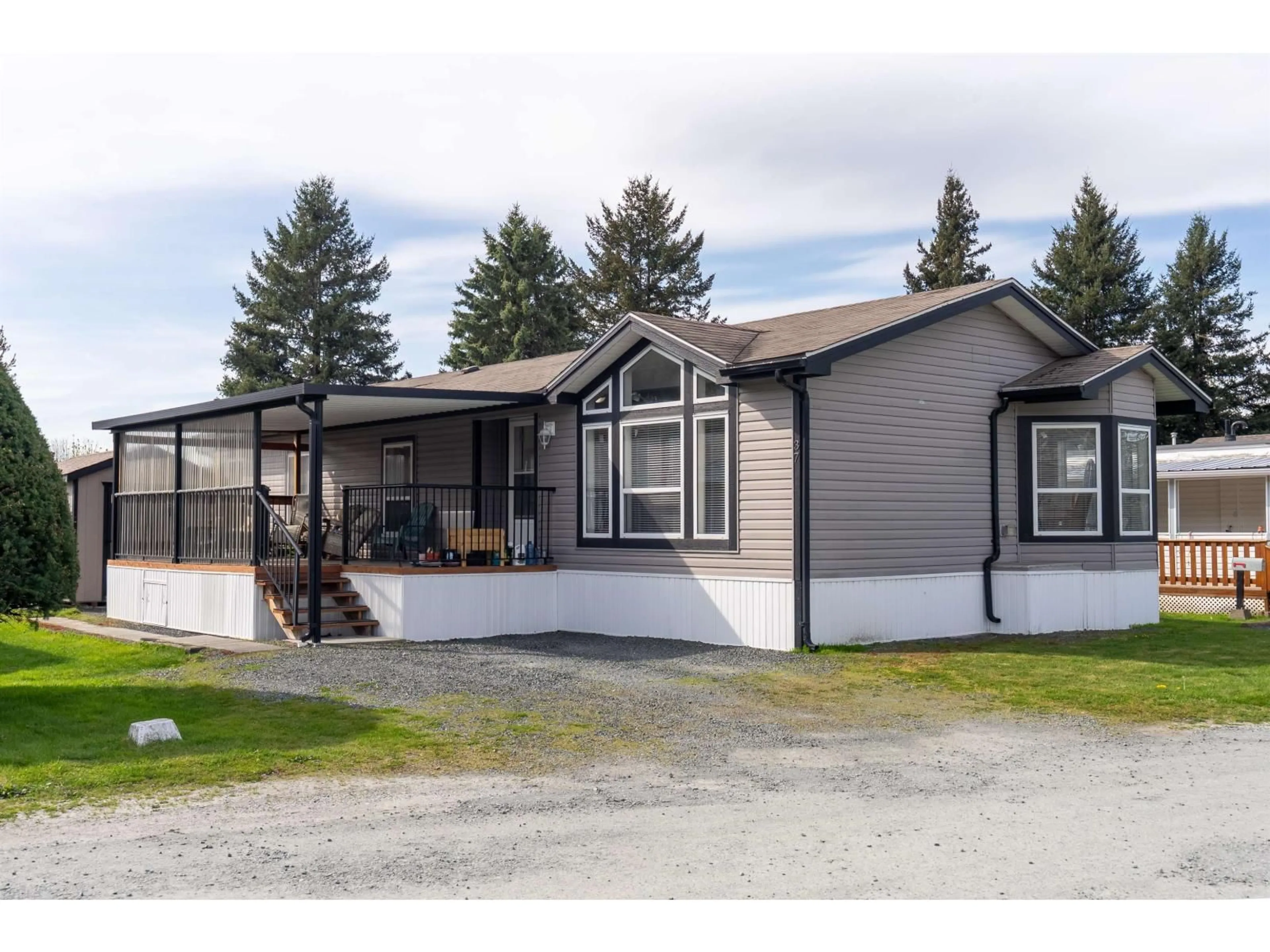Home with vinyl exterior material, street for 37 - 6035 VEDDER ROAD, Chilliwack British Columbia V2R1E5