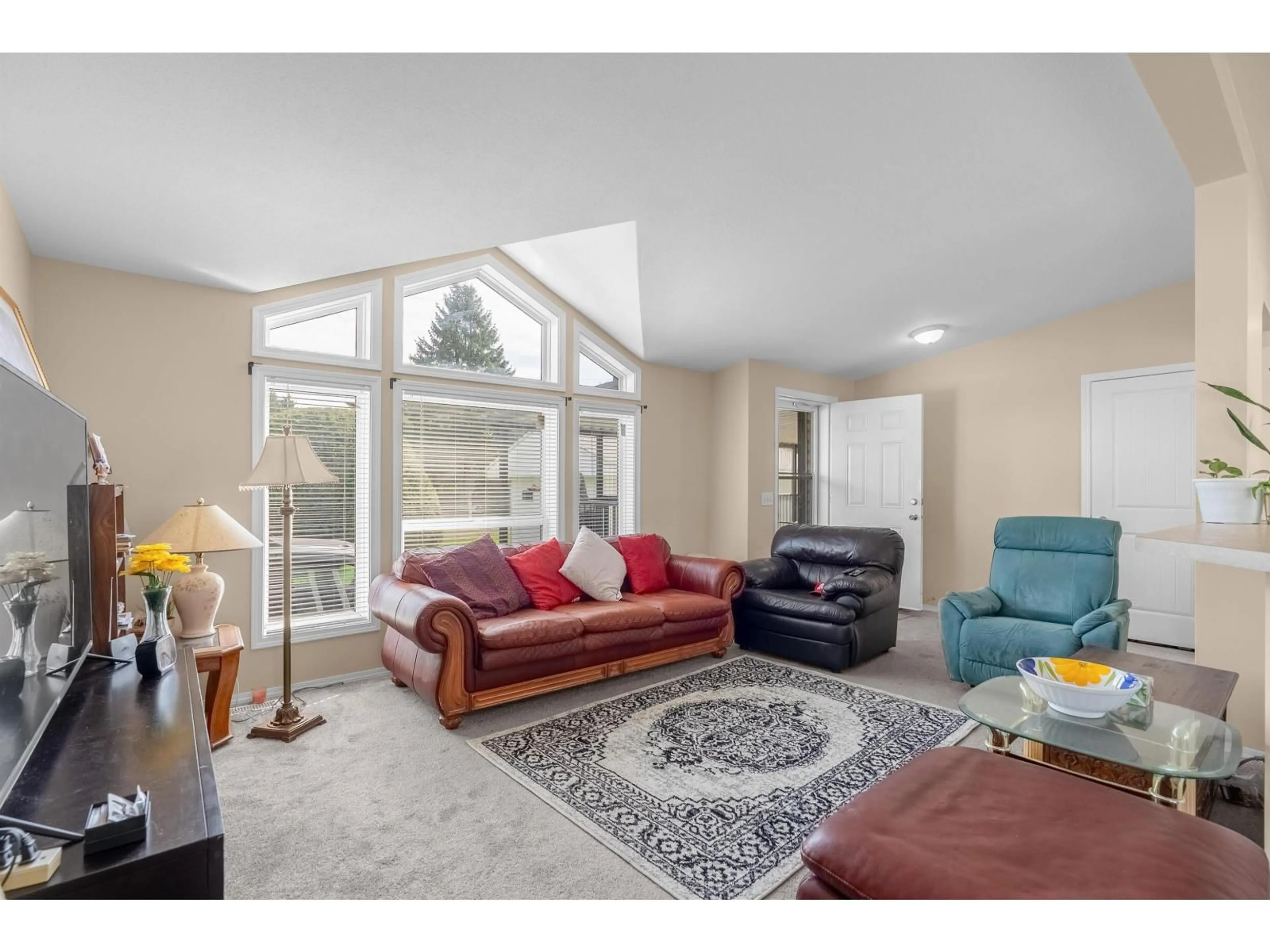 Living room with furniture, unknown for 37 - 6035 VEDDER ROAD, Chilliwack British Columbia V2R1E5