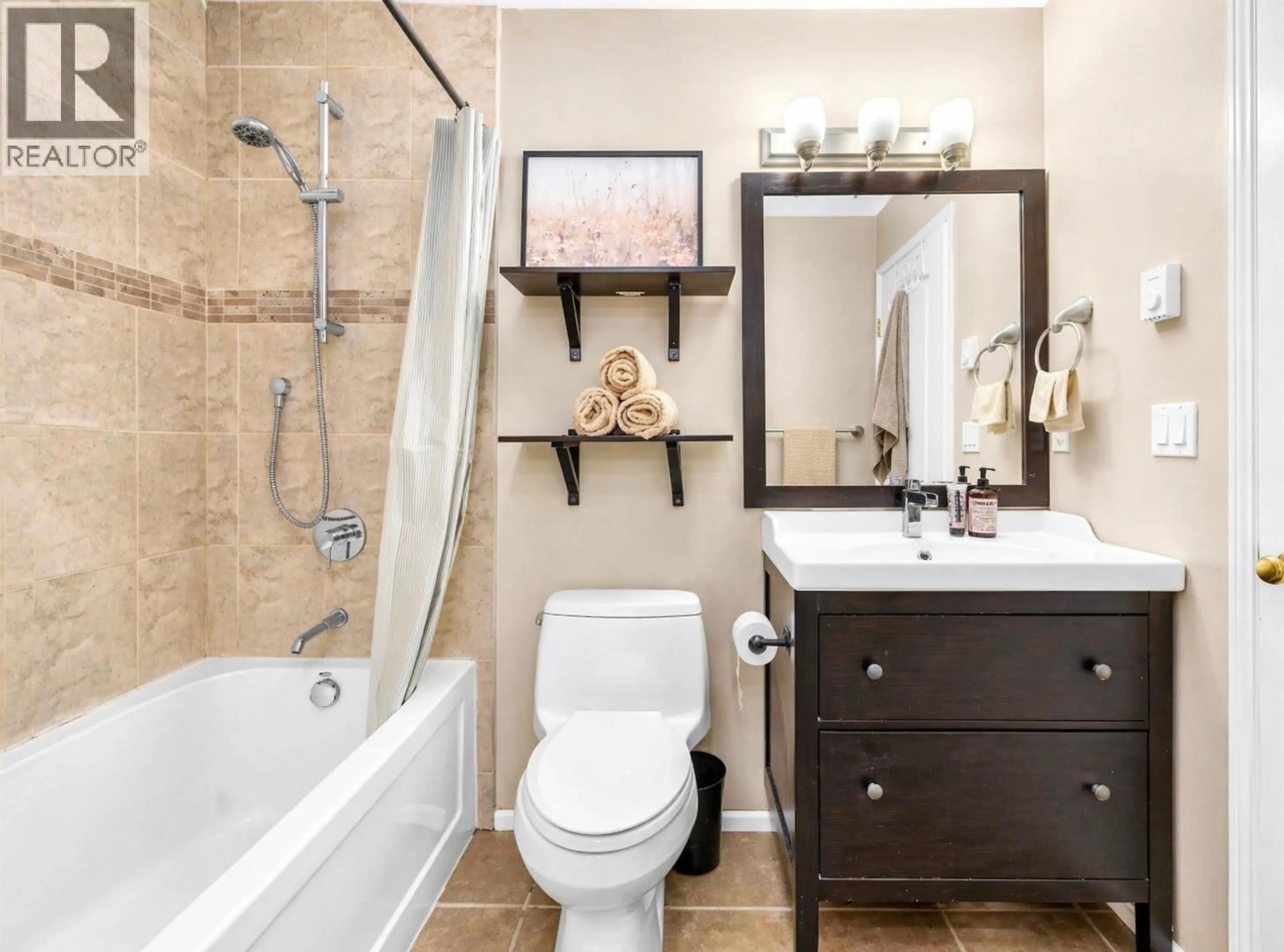 Contemporary bathroom, ceramic/tile floor for 315 - 888 GAUTHIER AVENUE, Coquitlam British Columbia V3K6Y1