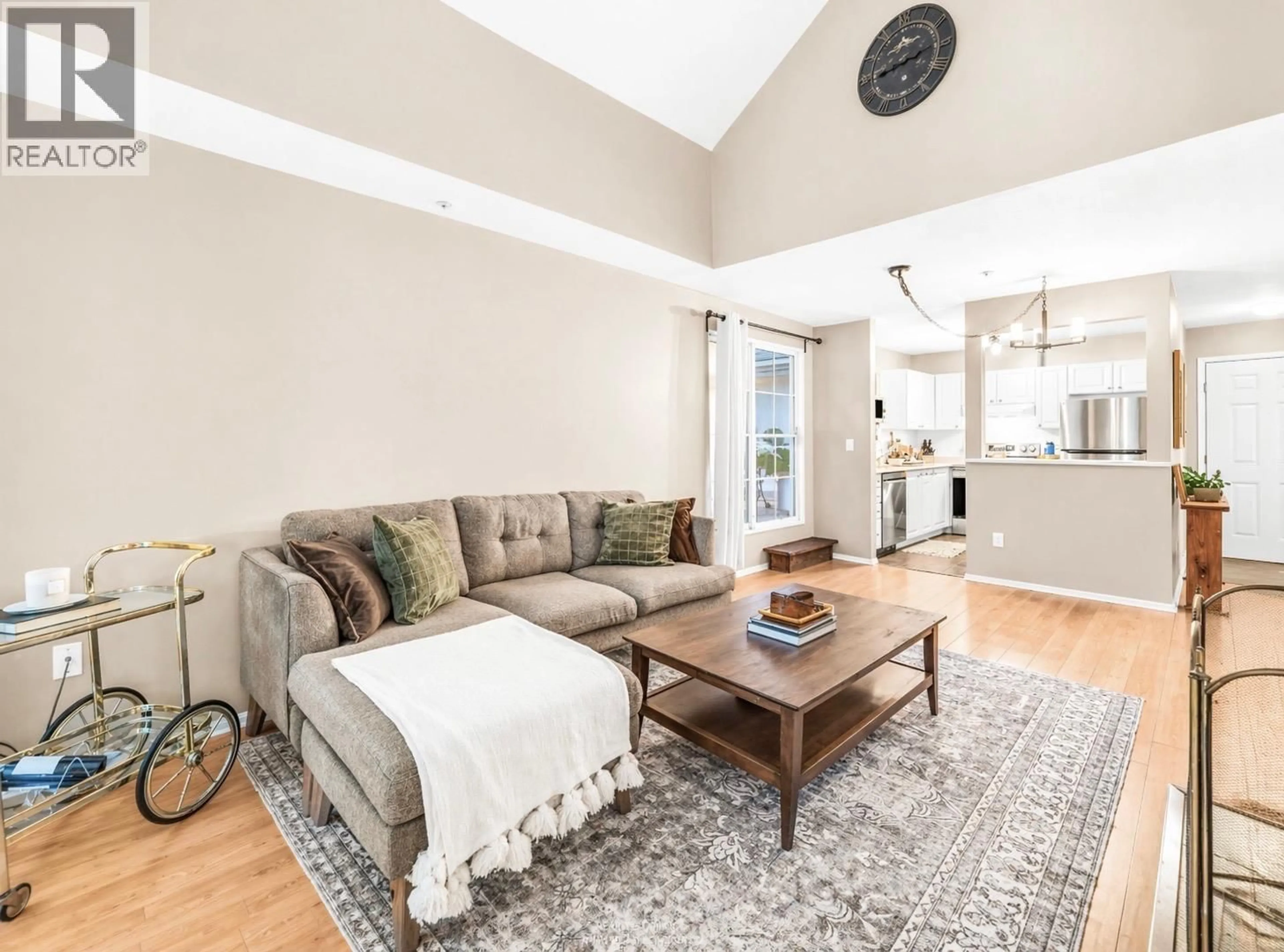 Living room with furniture, unknown for 315 - 888 GAUTHIER AVENUE, Coquitlam British Columbia V3K6Y1