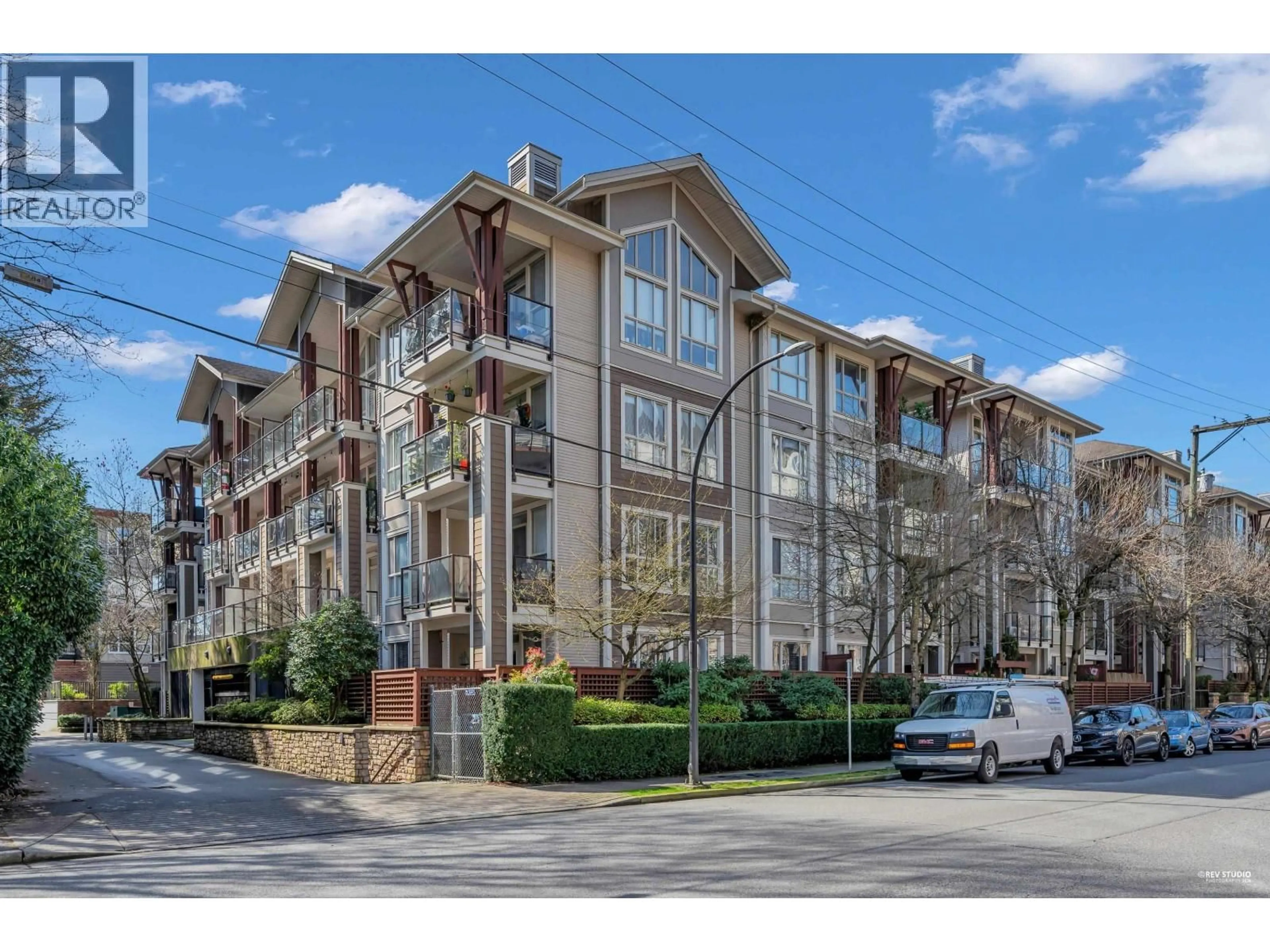 A pic from outside/outdoor area/front of a property/back of a property/a pic from drone, street for 416 - 2484 WILSON AVENUE, Port Coquitlam British Columbia V3C0A5