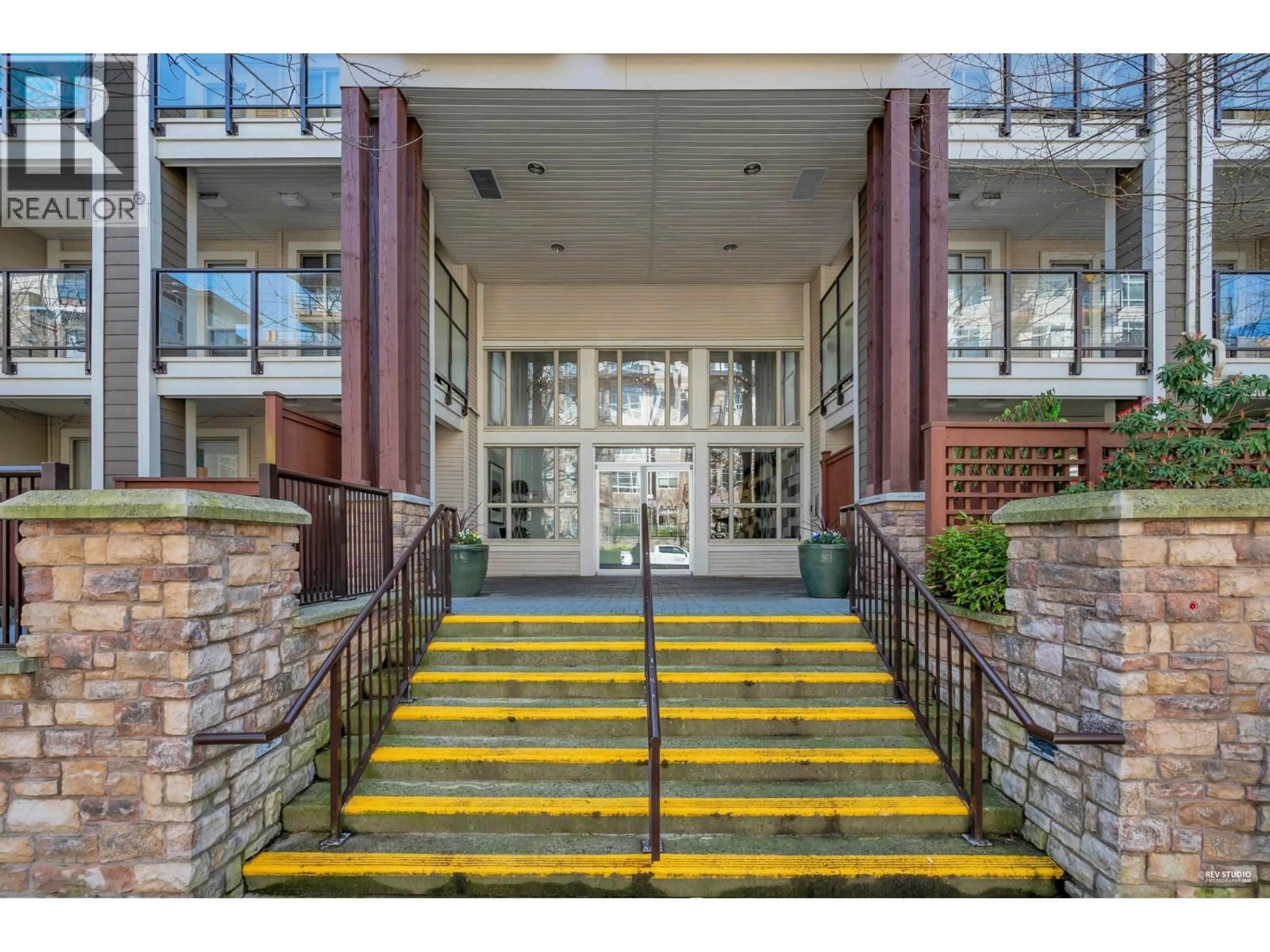 Indoor foyer for 416 - 2484 WILSON AVENUE, Port Coquitlam British Columbia V3C0A5