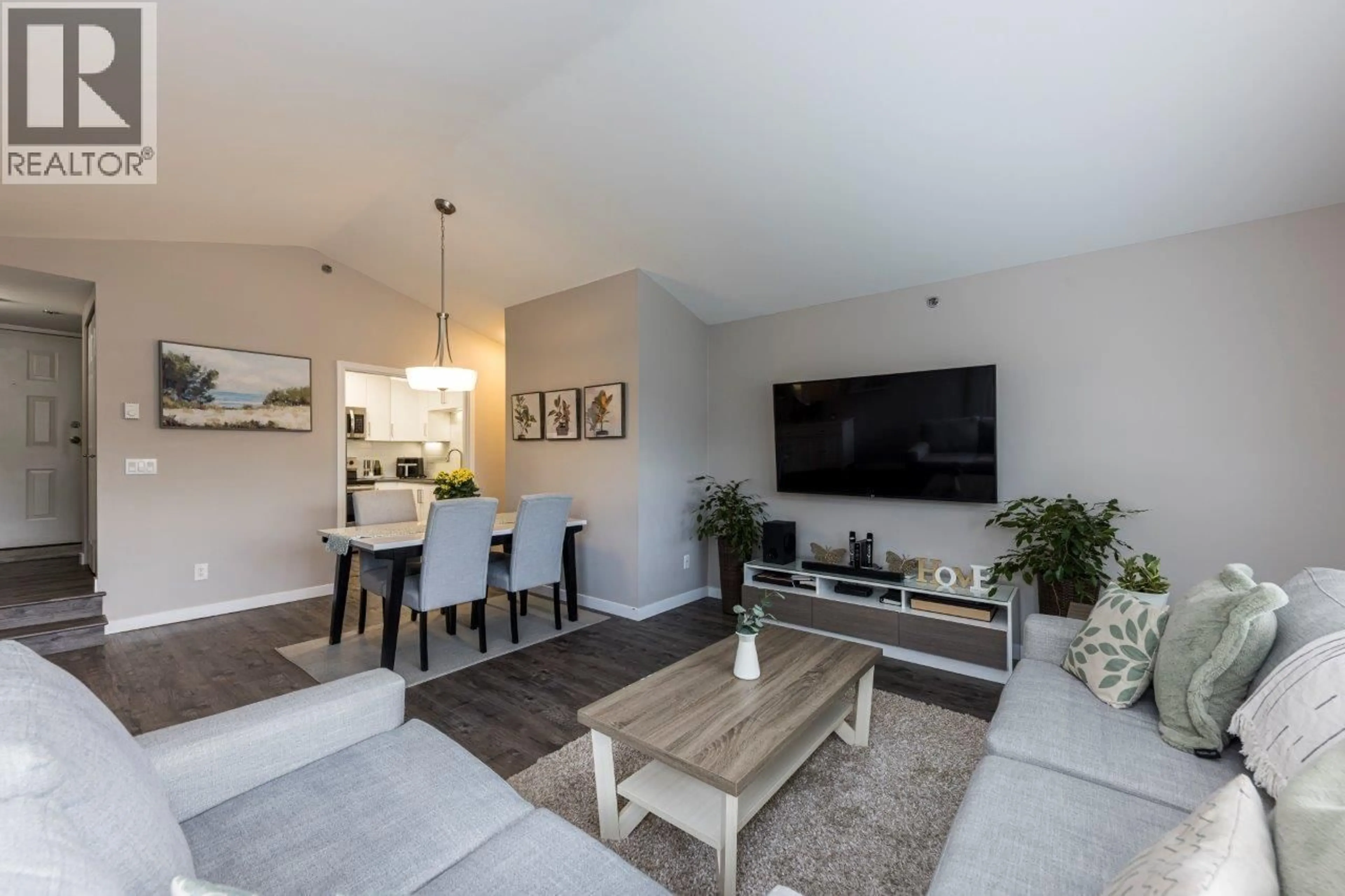 Living room with furniture, unknown for 16 - 3200 WESTWOOD STREET, Port Coquitlam British Columbia V3C6C7