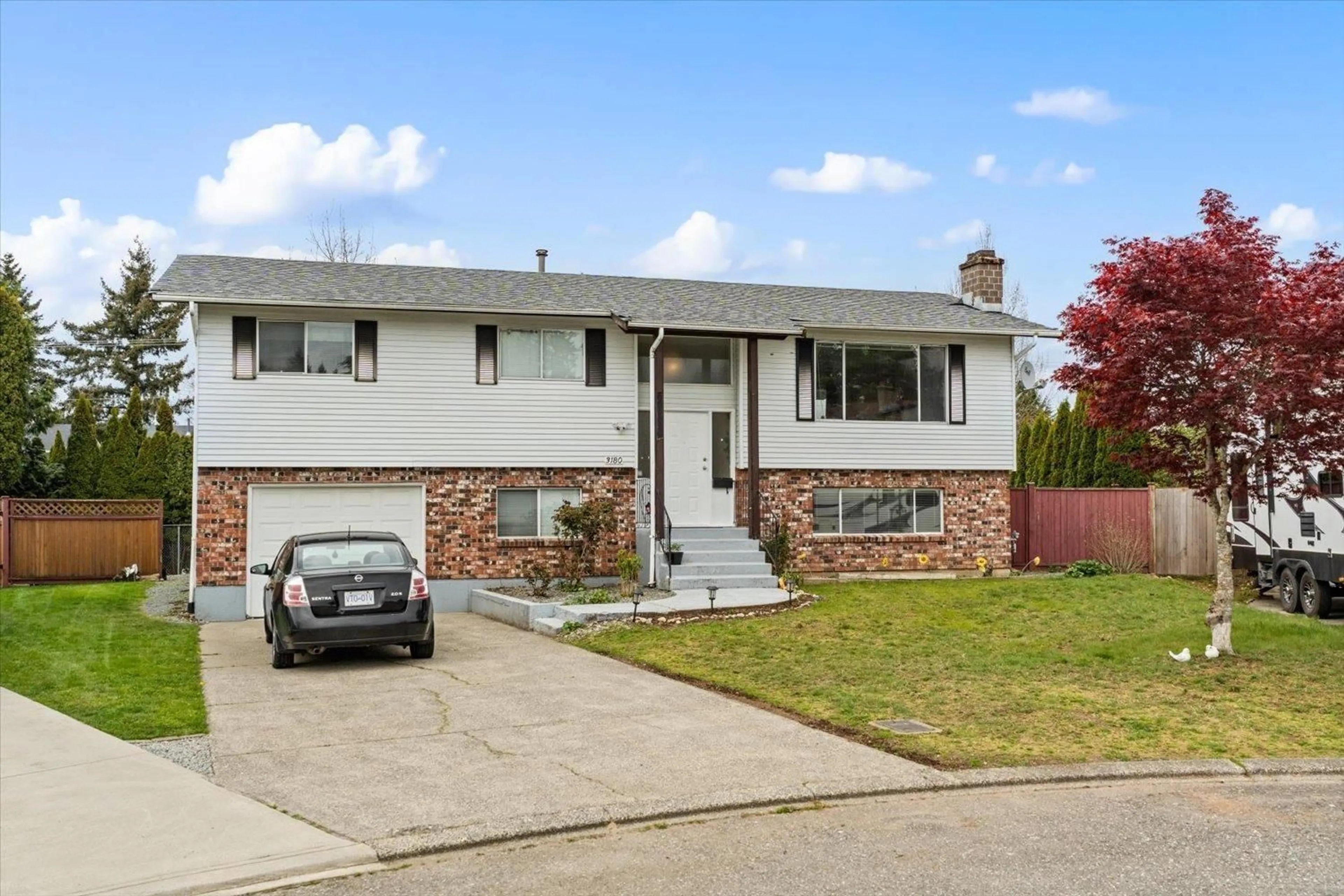 Home with vinyl exterior material, street for 3180 CORONATION COURT, Abbotsford British Columbia V2T4J7