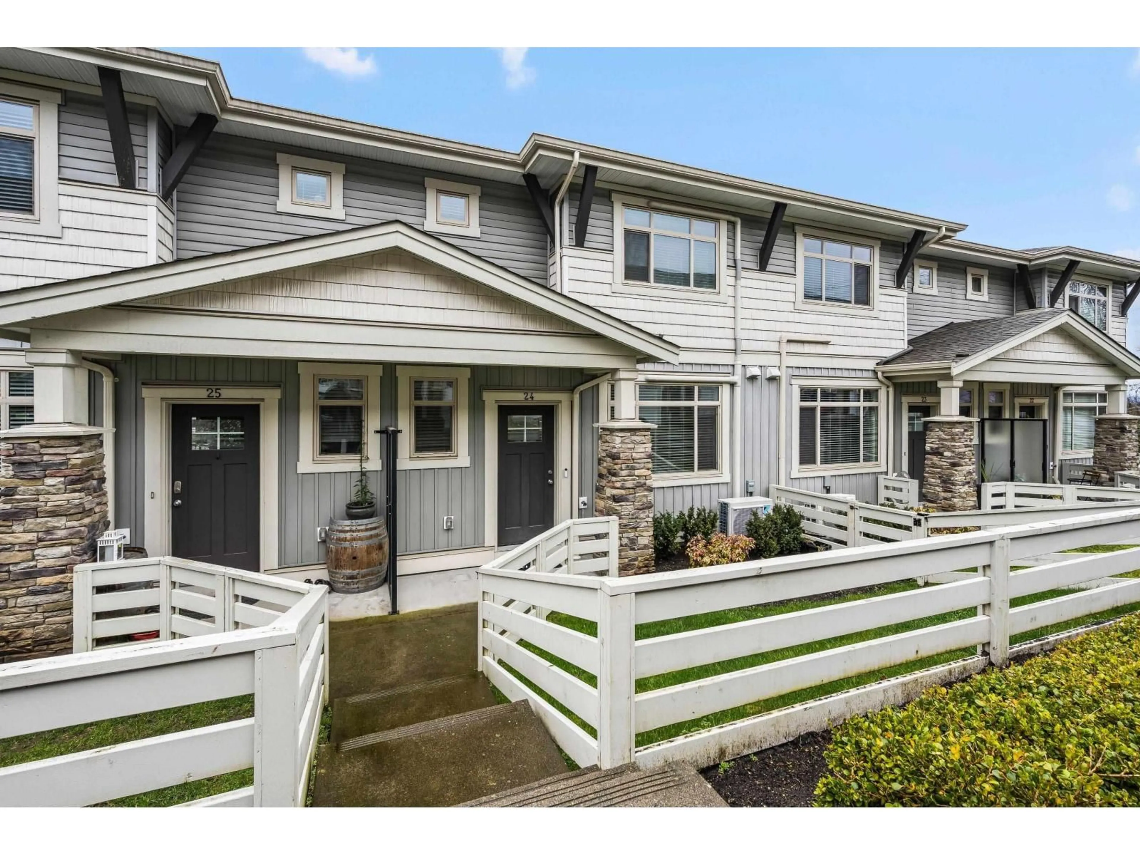 Home with vinyl exterior material, street for 24 - 34230 ELMWOOD DRIVE, Abbotsford British Columbia V2S0J1