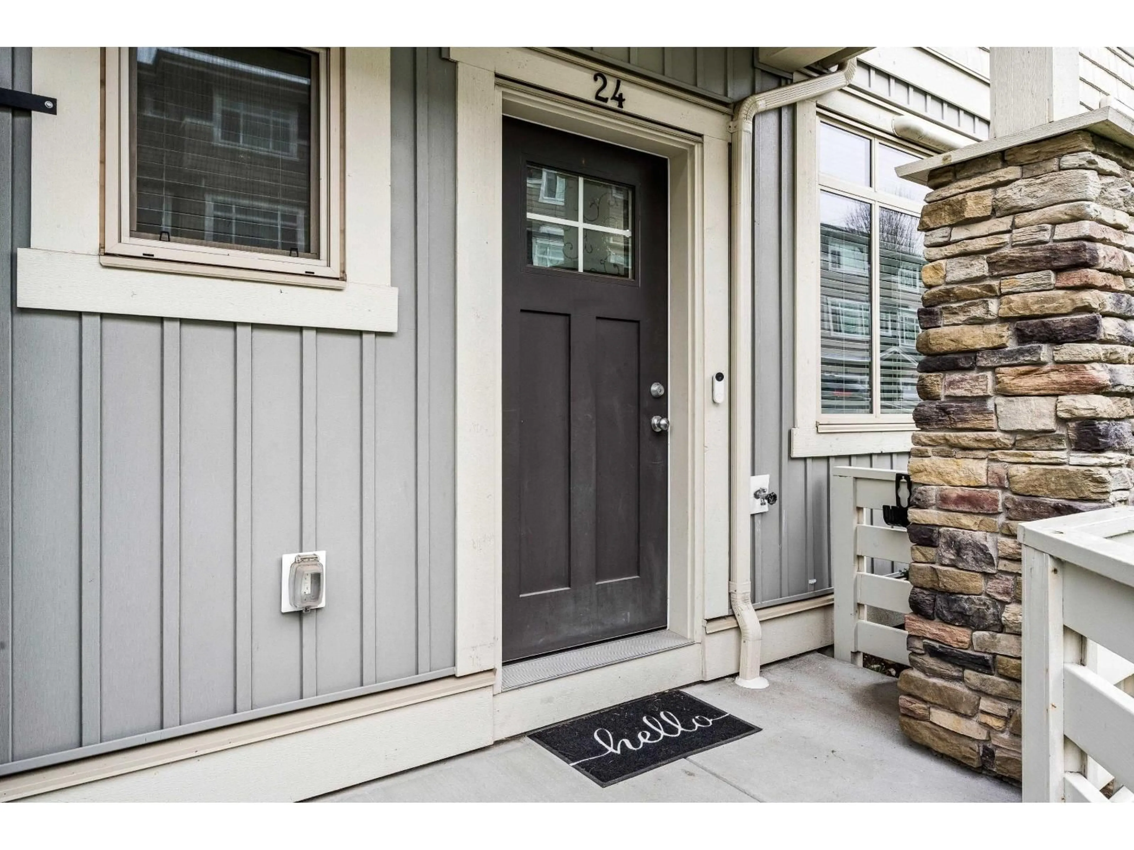 Indoor entryway for 24 - 34230 ELMWOOD DRIVE, Abbotsford British Columbia V2S0J1