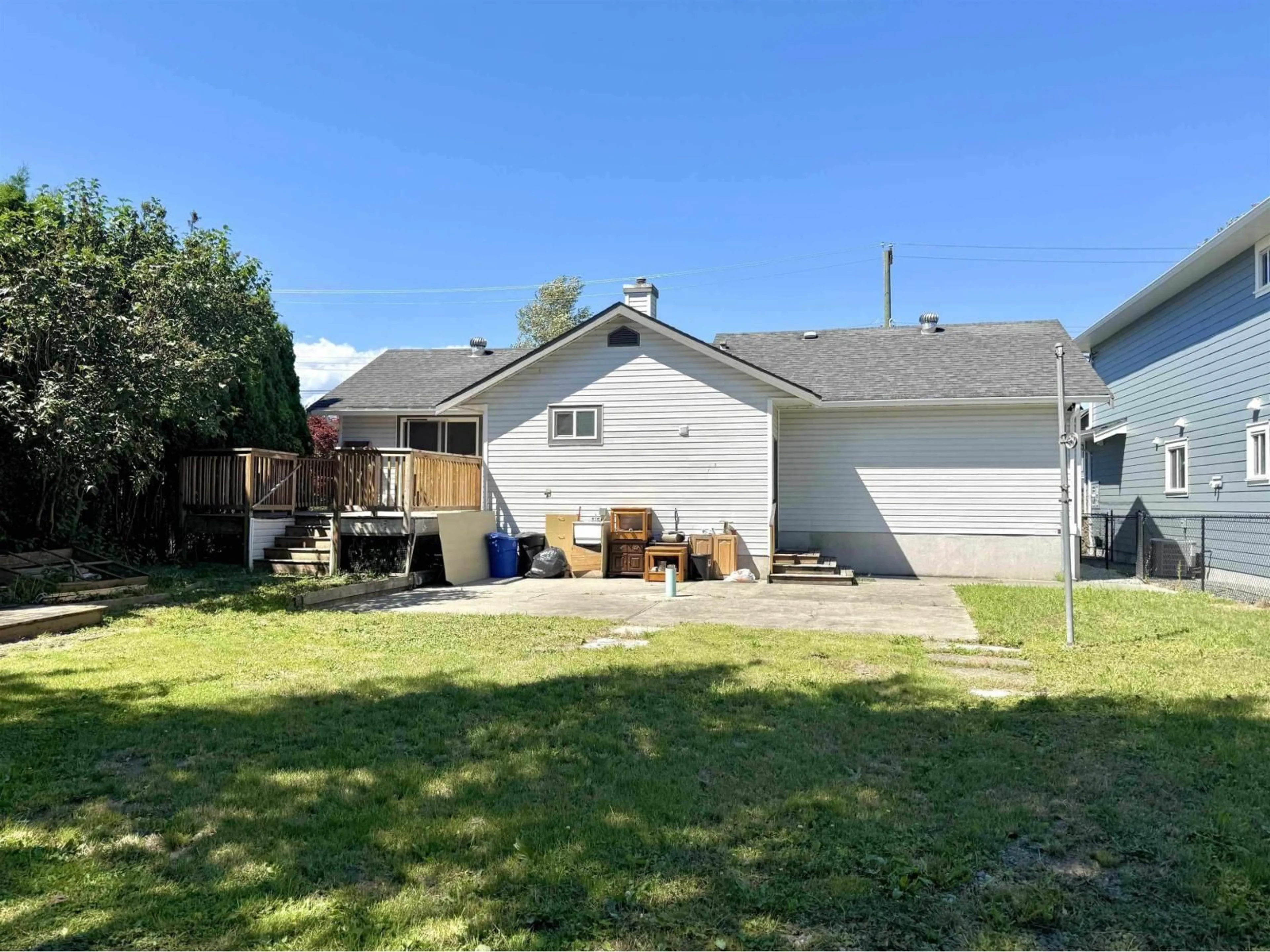 A pic from outside/outdoor area/front of a property/back of a property/a pic from drone, street for 46382 STEVENSON ROAD, Chilliwack British Columbia V2R3S6