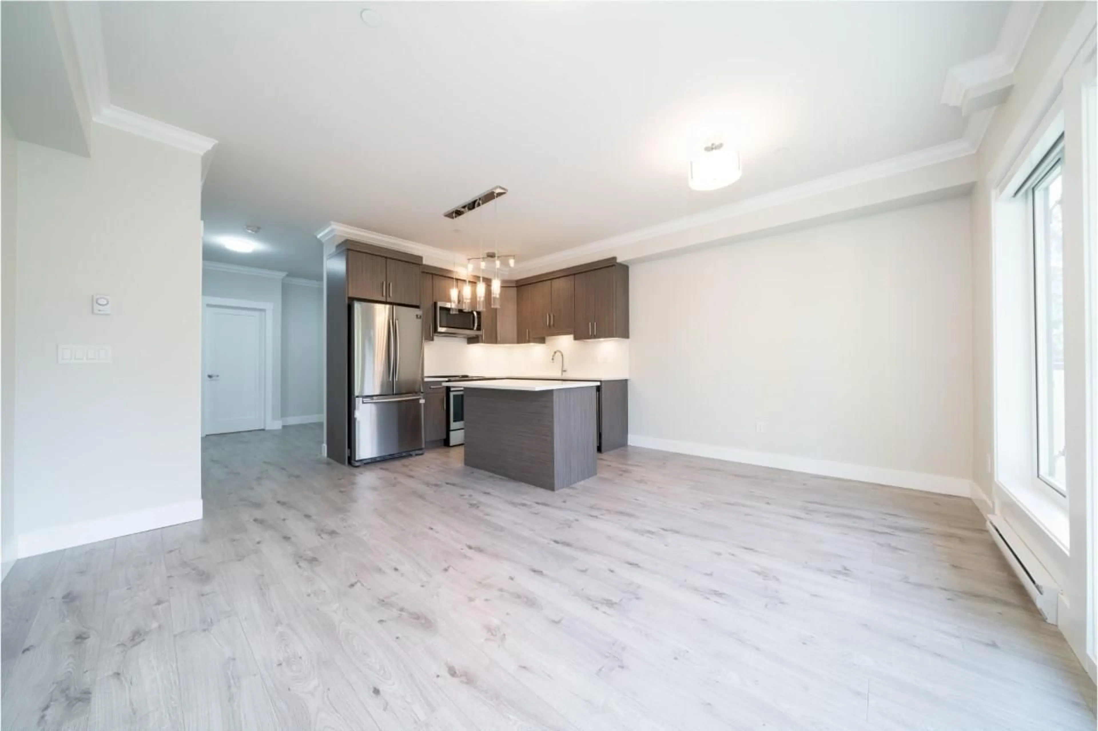 Open concept kitchen, wood/laminate floor for 408 - 13799 101 AVENUE, Surrey British Columbia V3T0N9