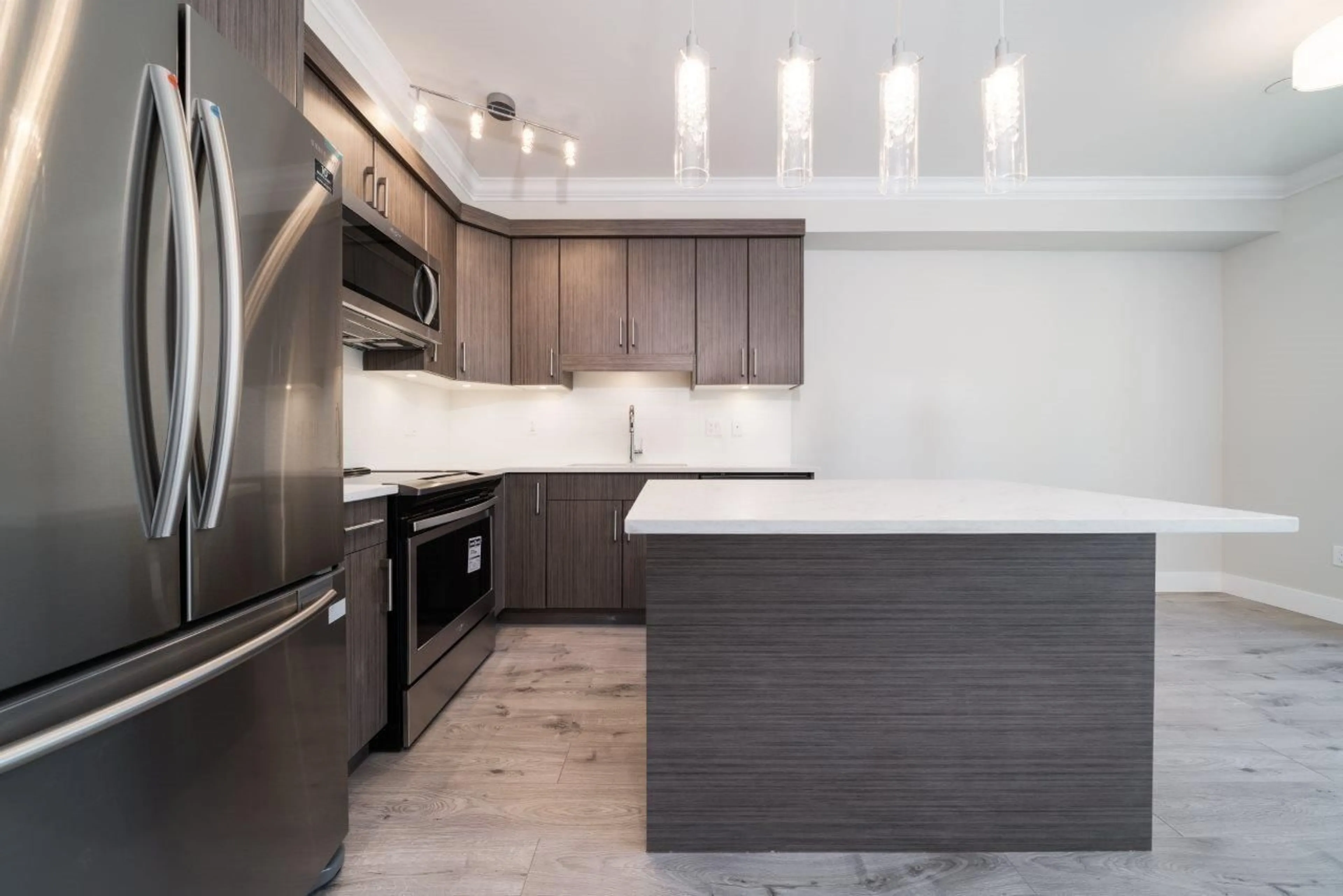 Contemporary kitchen, unknown for 408 - 13799 101 AVENUE, Surrey British Columbia V3T0N9
