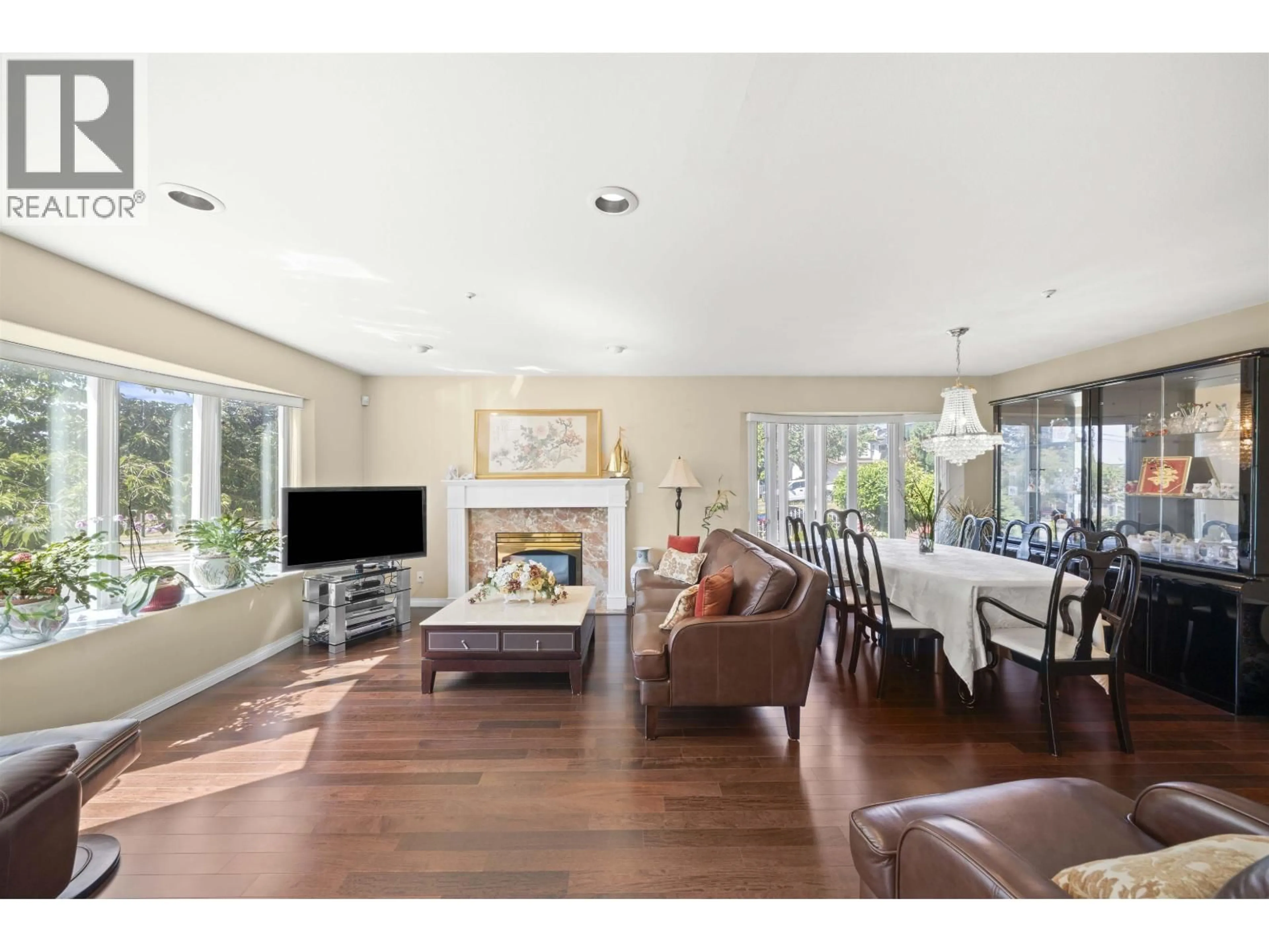 Living room with furniture, wood/laminate floor for 3838 PENTICTON STREET, Vancouver British Columbia V5R6A1