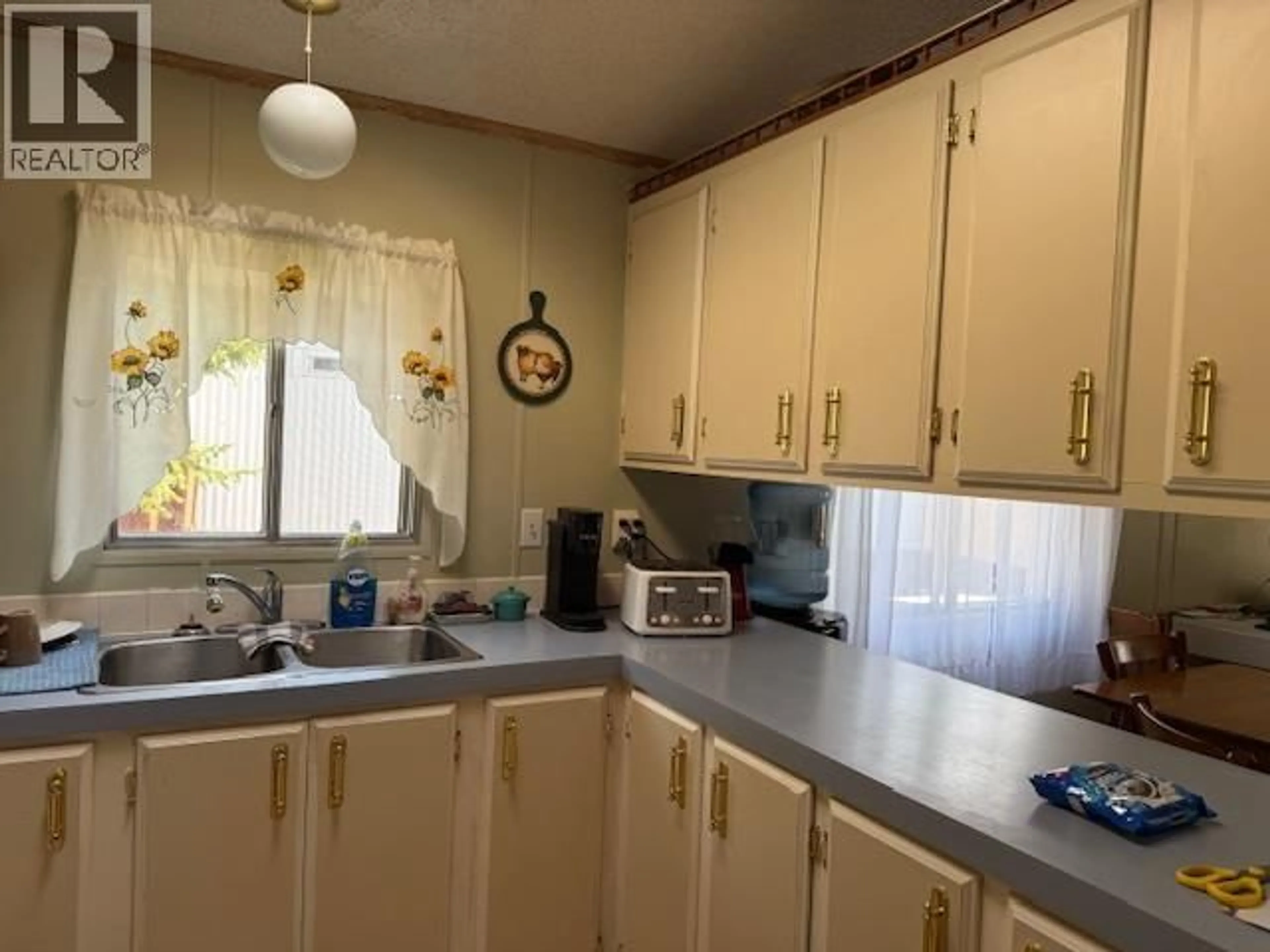 Standard kitchen, unknown for 10 - 2155 COMMODORE CRESCENT, Williams Lake British Columbia V2G5E1