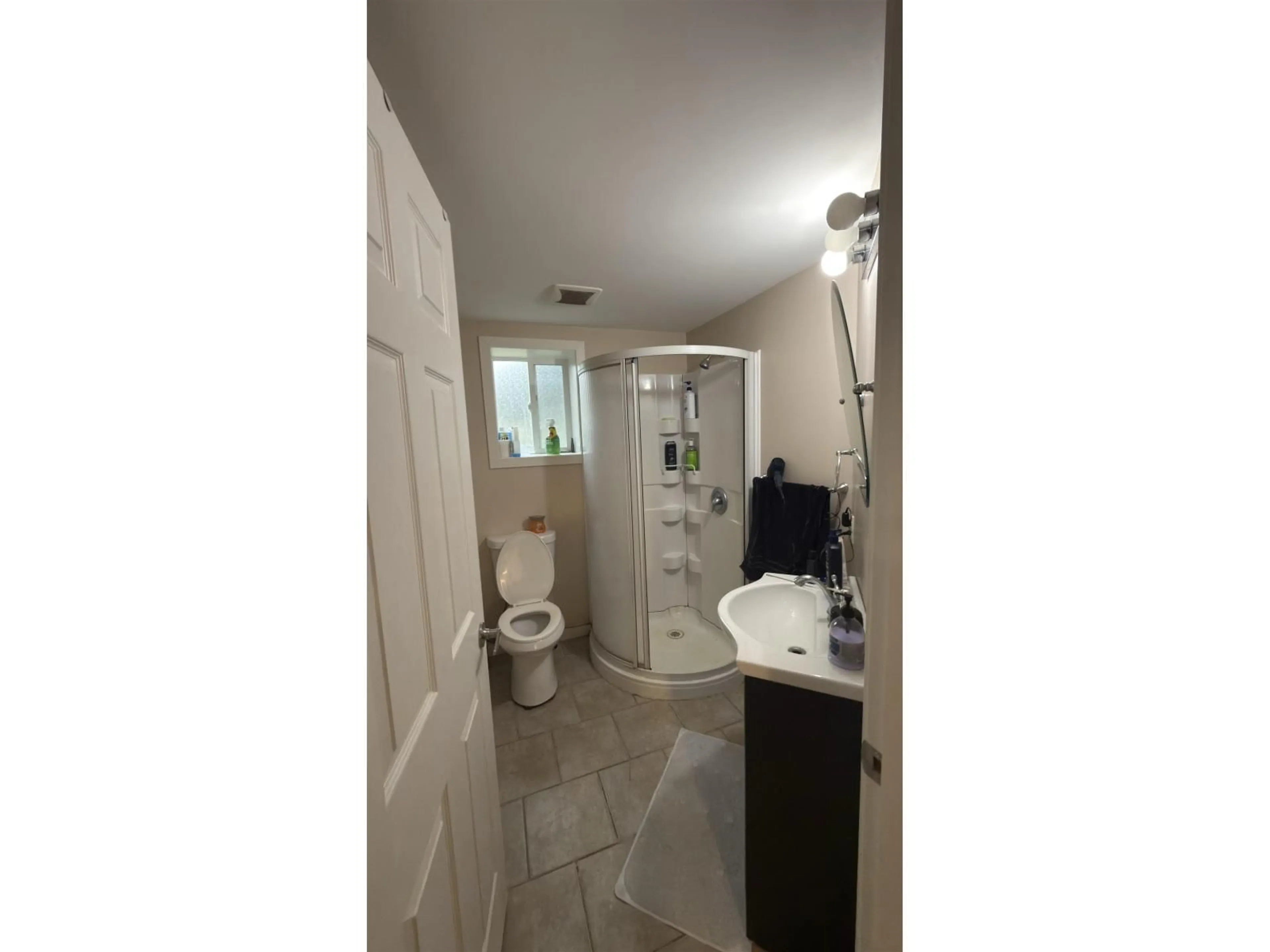 Standard bathroom, ceramic/tile floor for 2797 PRINCESS STREET, Abbotsford British Columbia V2T2S7
