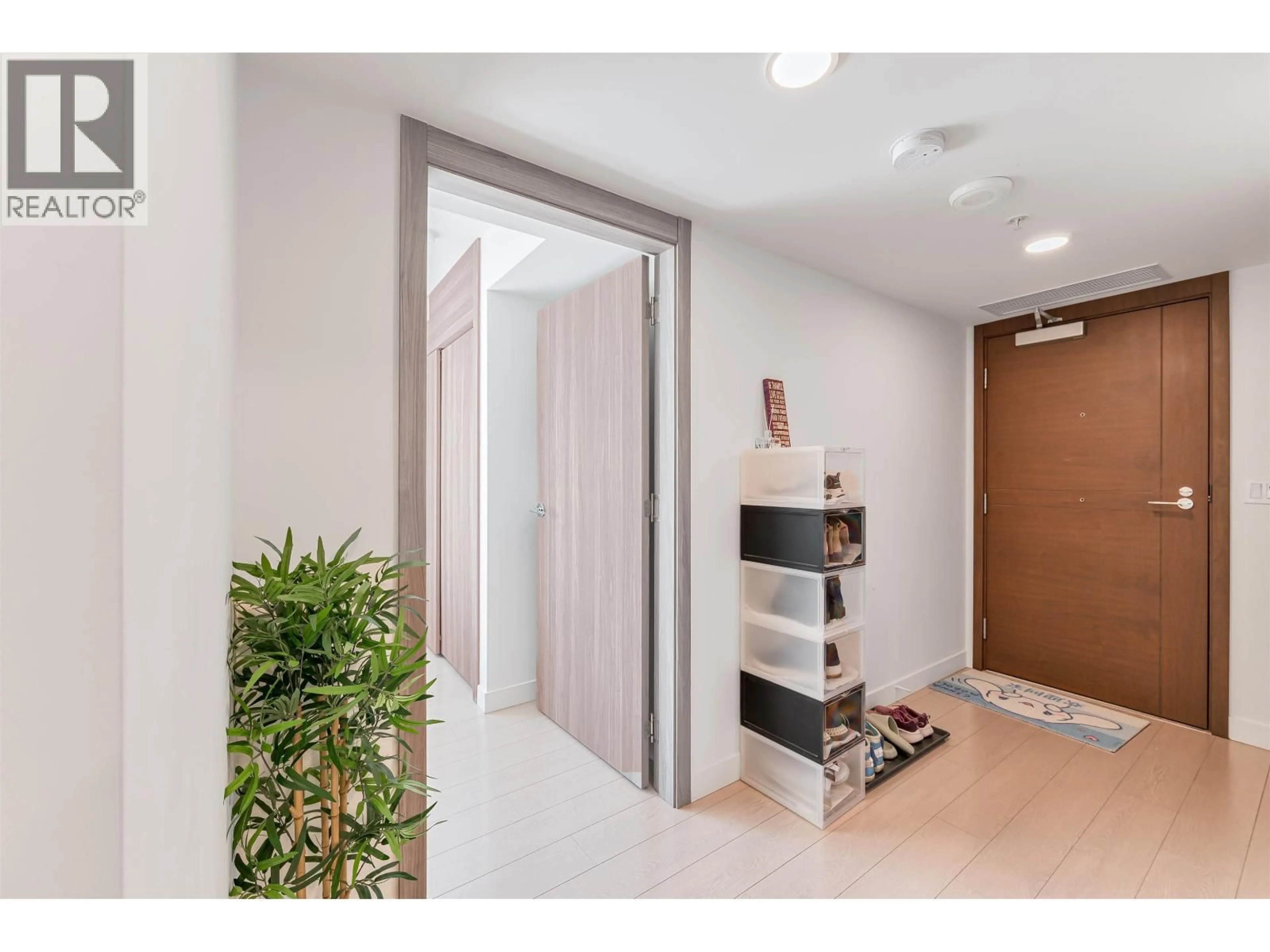 Indoor foyer for 2001 - 455 MARINE DRIVE, Vancouver British Columbia V5X0H3