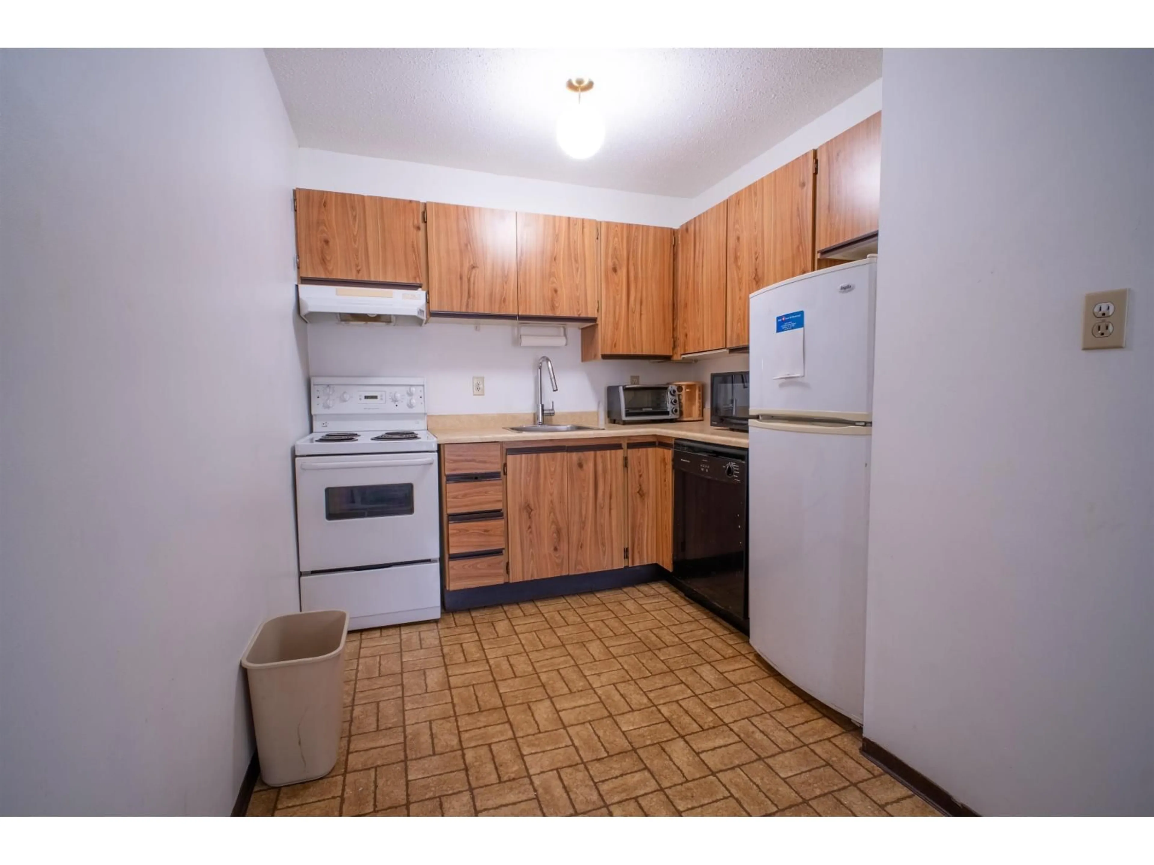 Standard kitchen, unknown for 307 - 45749 SPADINA AVENUE, Chilliwack British Columbia V2P1T5