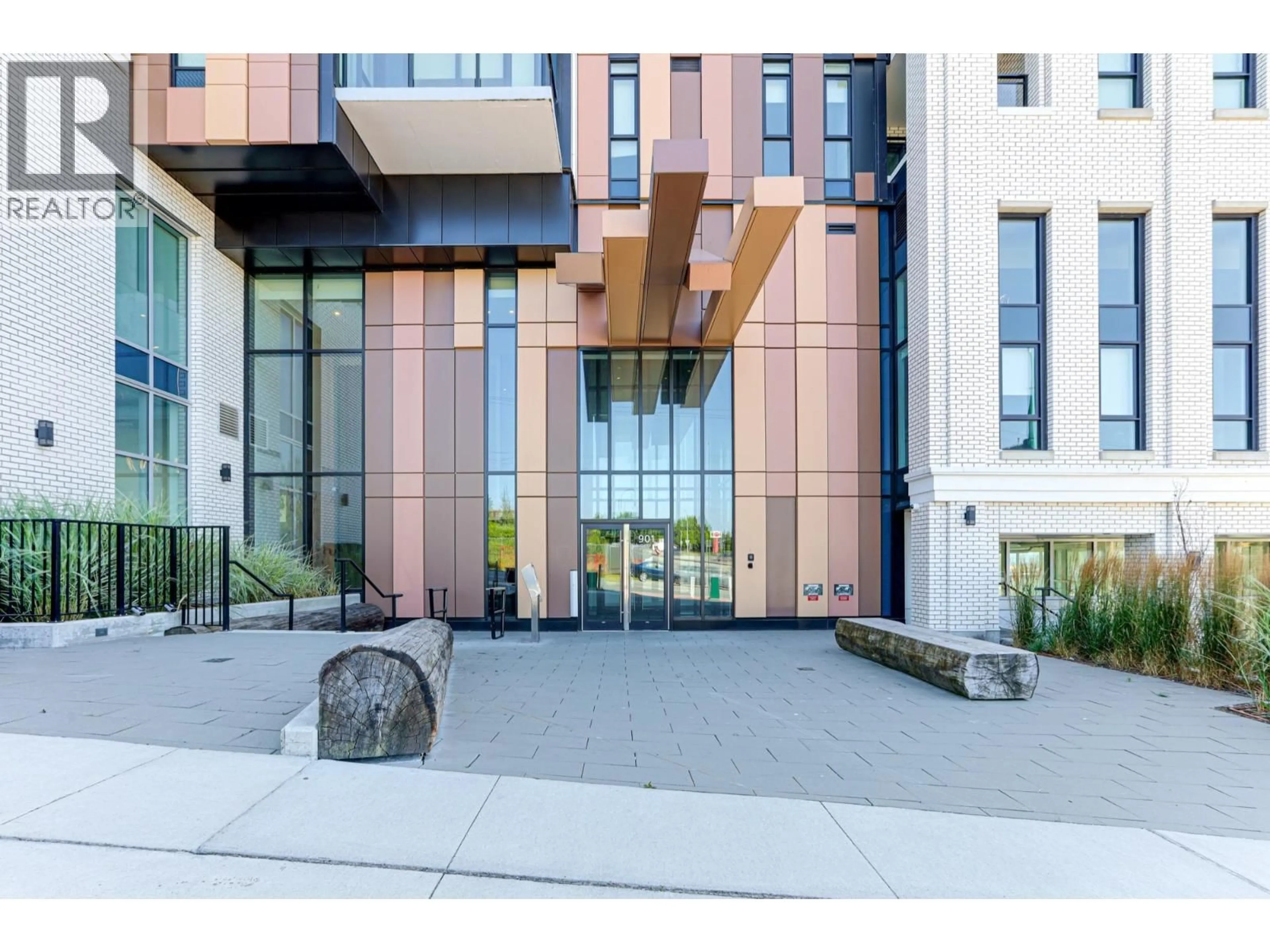 Indoor foyer for 1706 - 901 LOUGHEED HIGHWAY, Coquitlam British Columbia V3K3T3