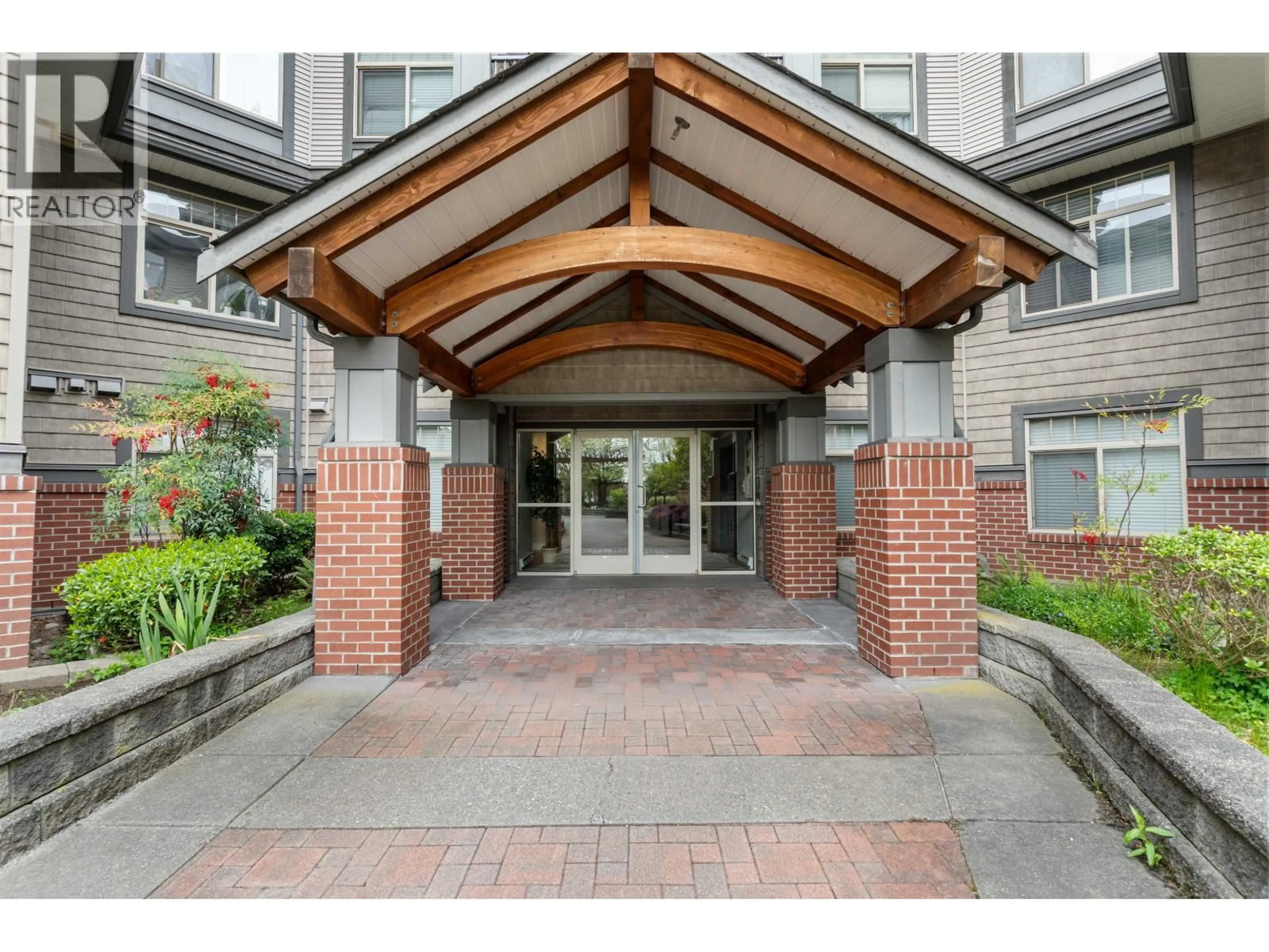 Indoor foyer for 304 - 12020 207A STREET, Maple Ridge British Columbia V2X8V2