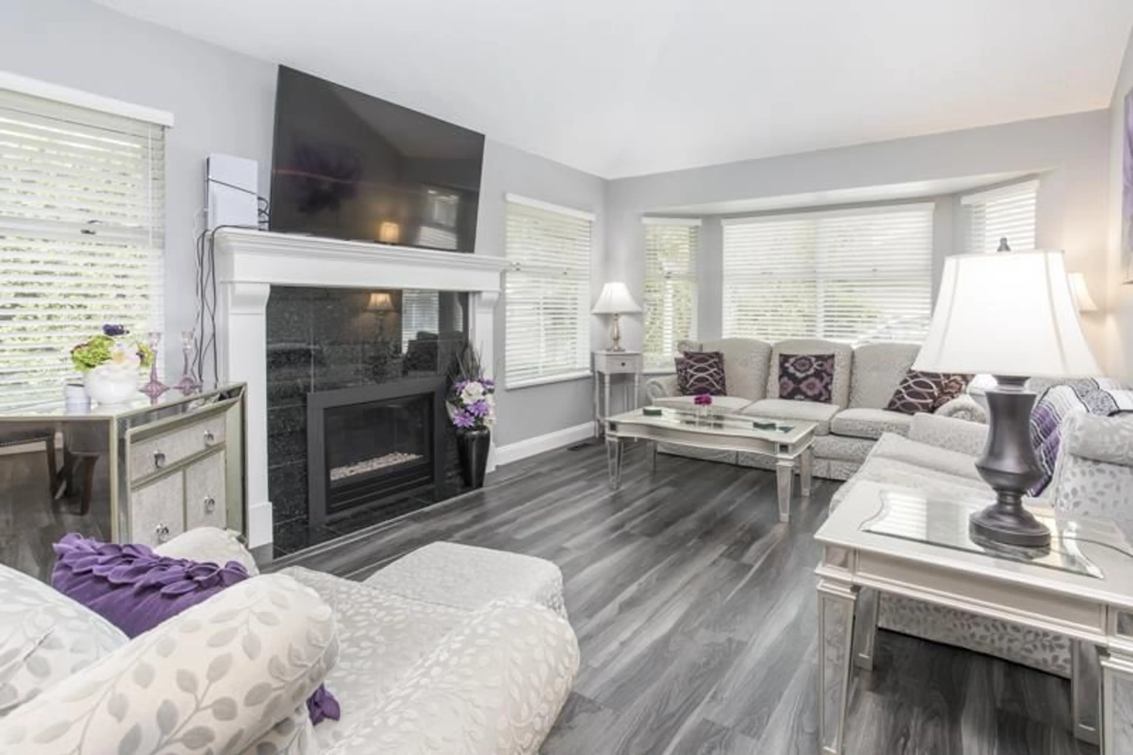 Living room with furniture, wood/laminate floor for 126 - 8060 121A STREET, Surrey British Columbia V3W0S5