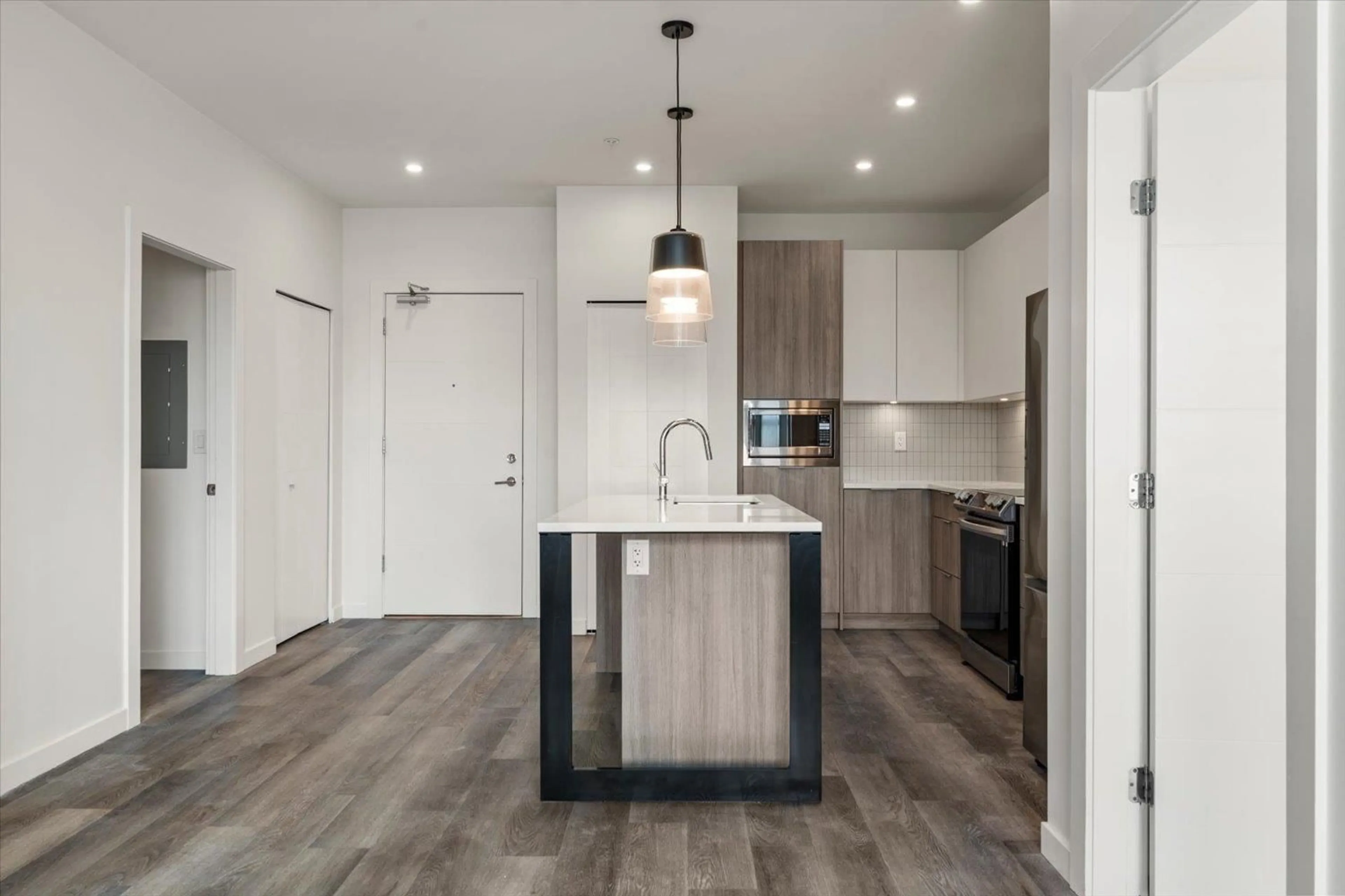 Open concept kitchen, unknown for 602 - 20695 EASTLEIGH CRESCENT, Langley British Columbia V3A0P7