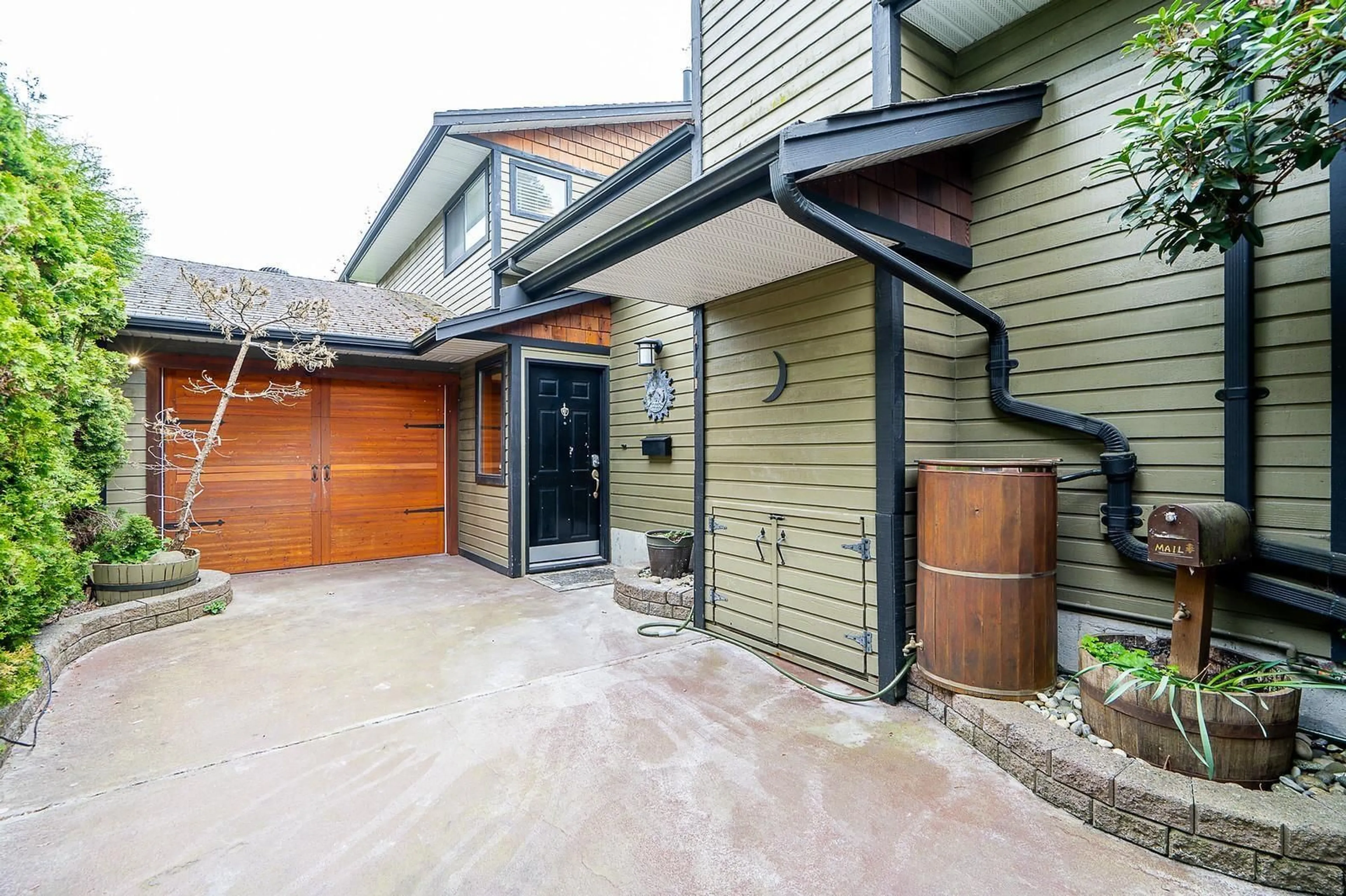 Unknown for 6578 130A STREET, Surrey British Columbia V3W8M5