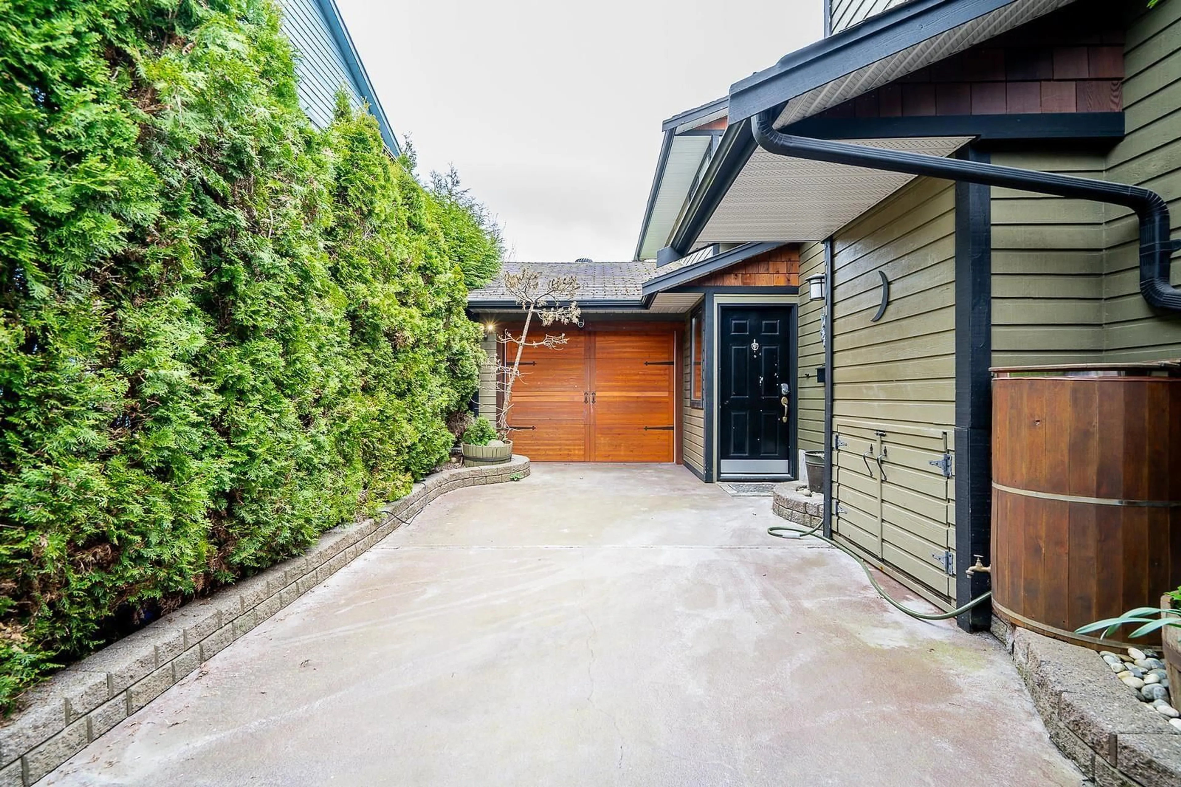 Patio, street for 6578 130A STREET, Surrey British Columbia V3W8M5