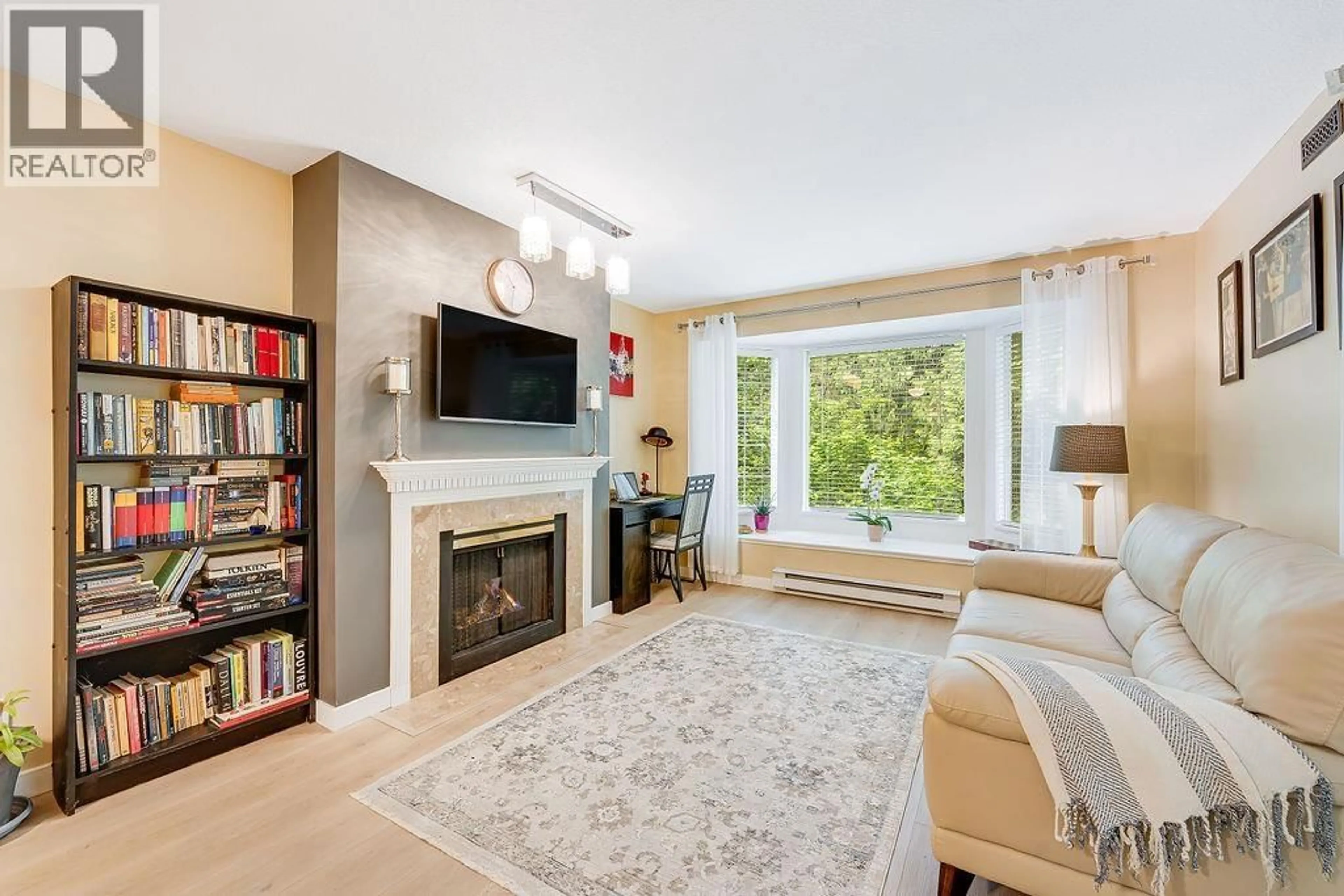 Living room with furniture, unknown for 205 - 6860 RUMBLE STREET, Burnaby British Columbia V5E1A8