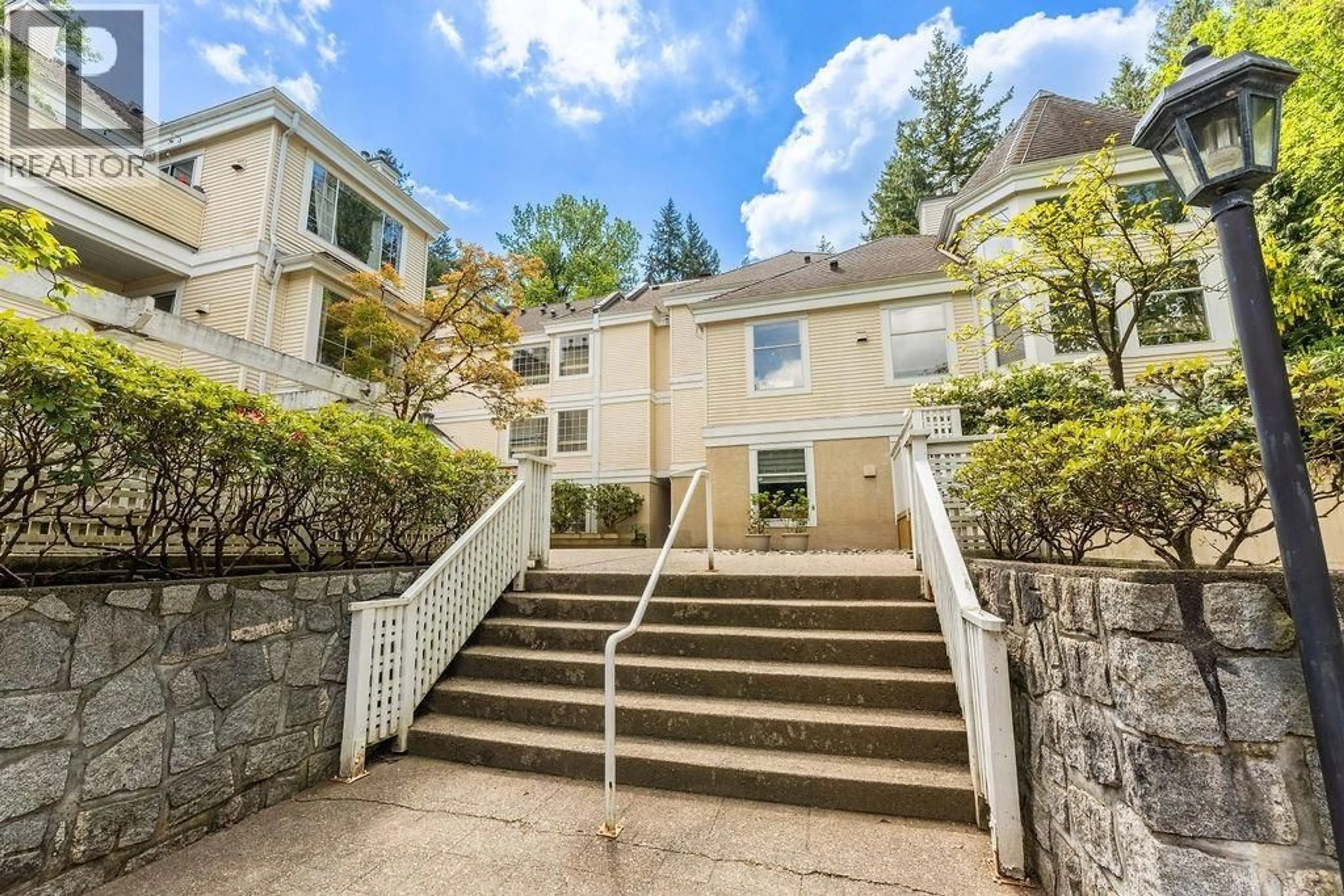 Stairs for 205 - 6860 RUMBLE STREET, Burnaby British Columbia V5E1A8