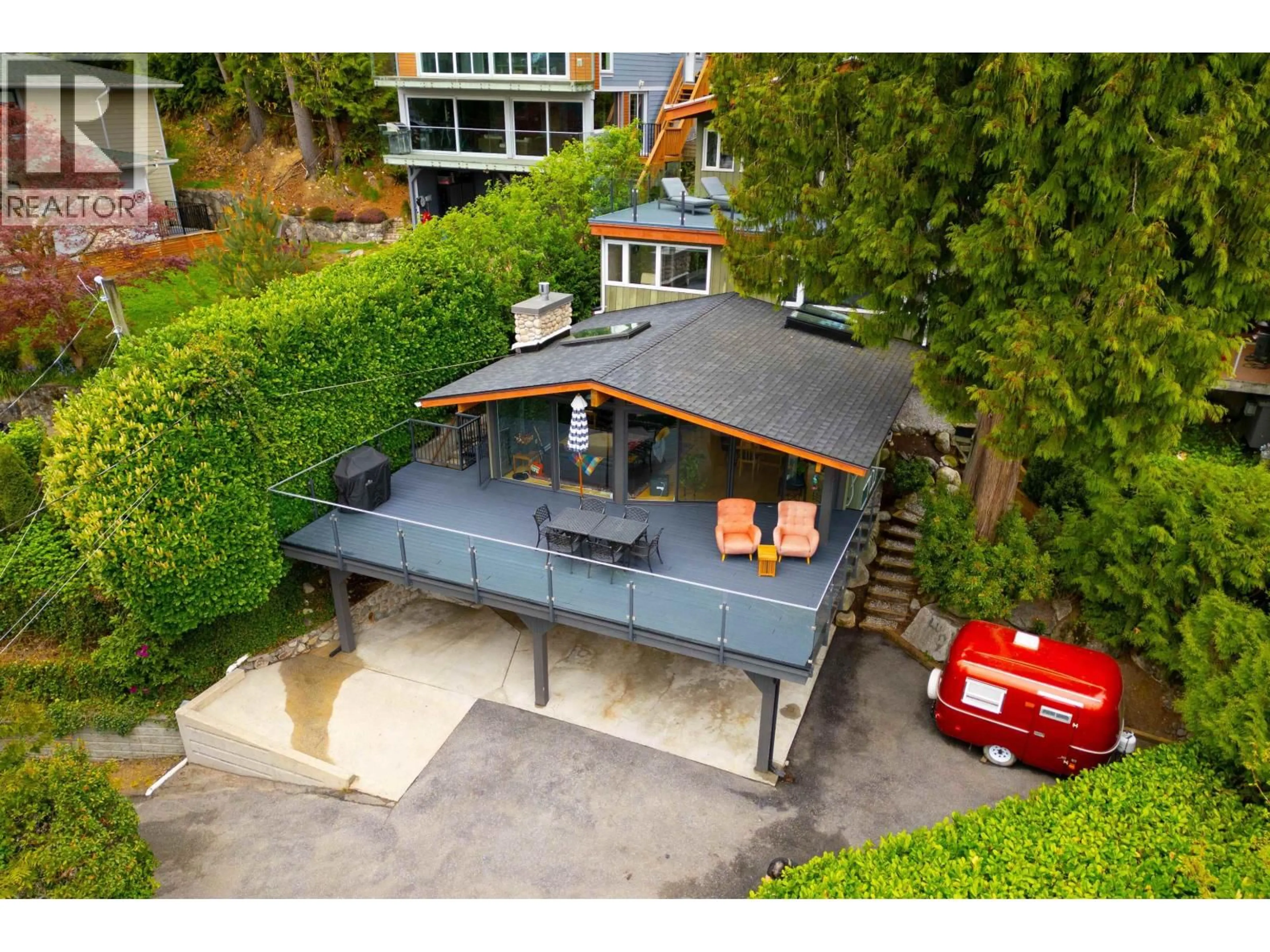 A pic from outside/outdoor area/front of a property/back of a property/a pic from drone, street for 2873 PANORAMA DRIVE, North Vancouver British Columbia V7G1V7
