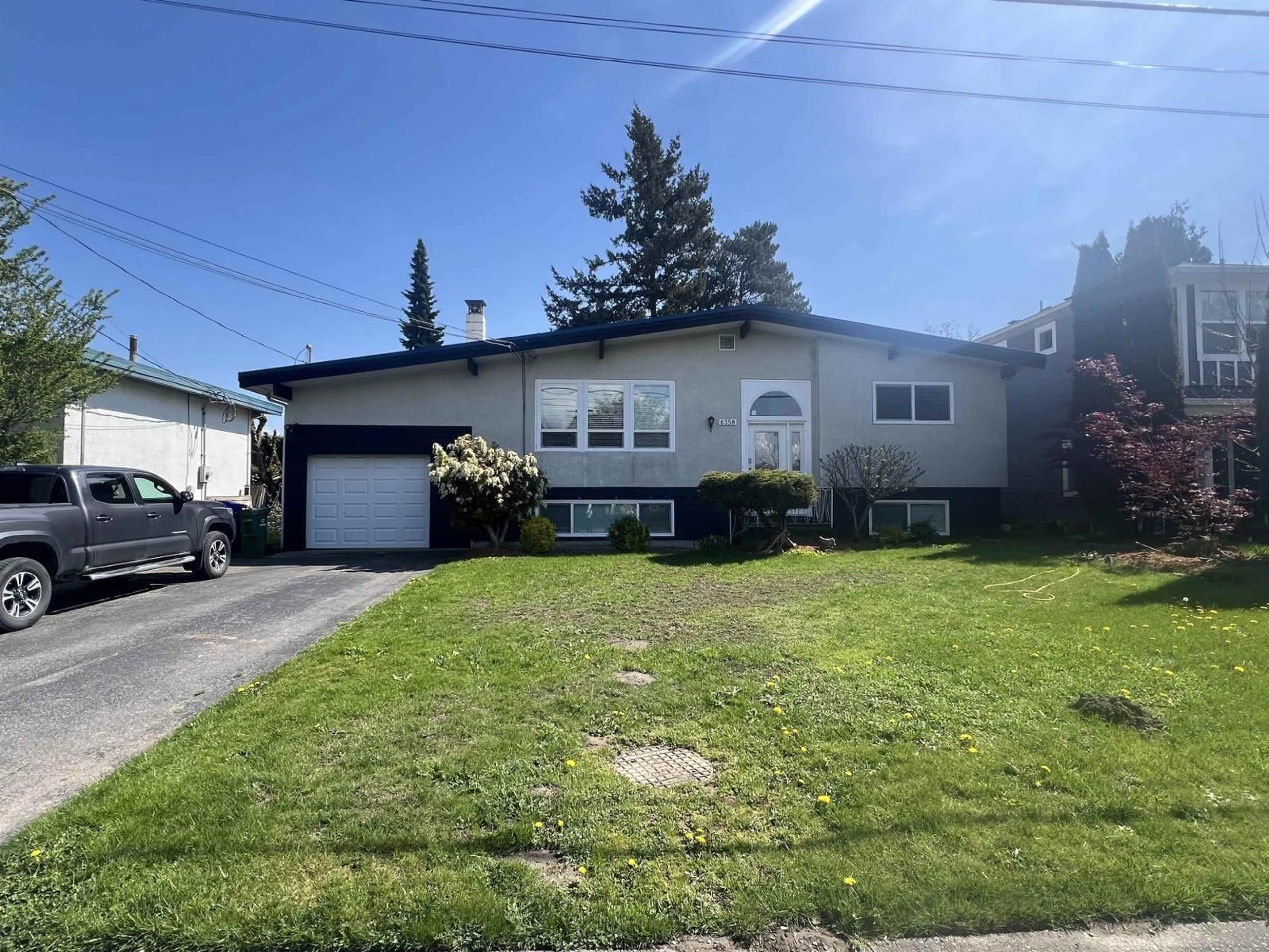 Home with vinyl exterior material, street for 6358 REID ROAD, Chilliwack British Columbia V2R3H1