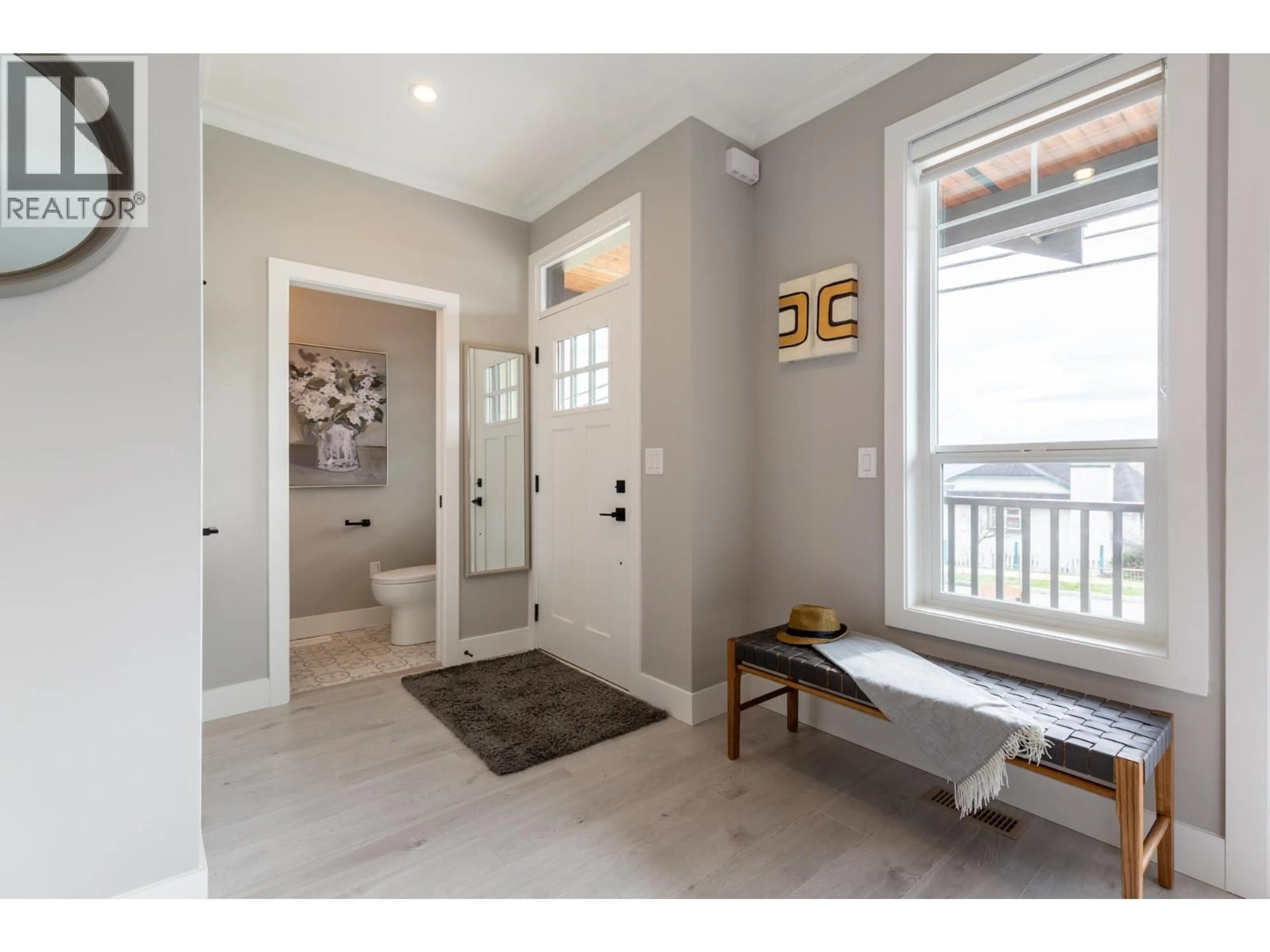 Indoor entryway for 1 - 1211 THOMAS AVENUE, Coquitlam British Columbia V3K2L1