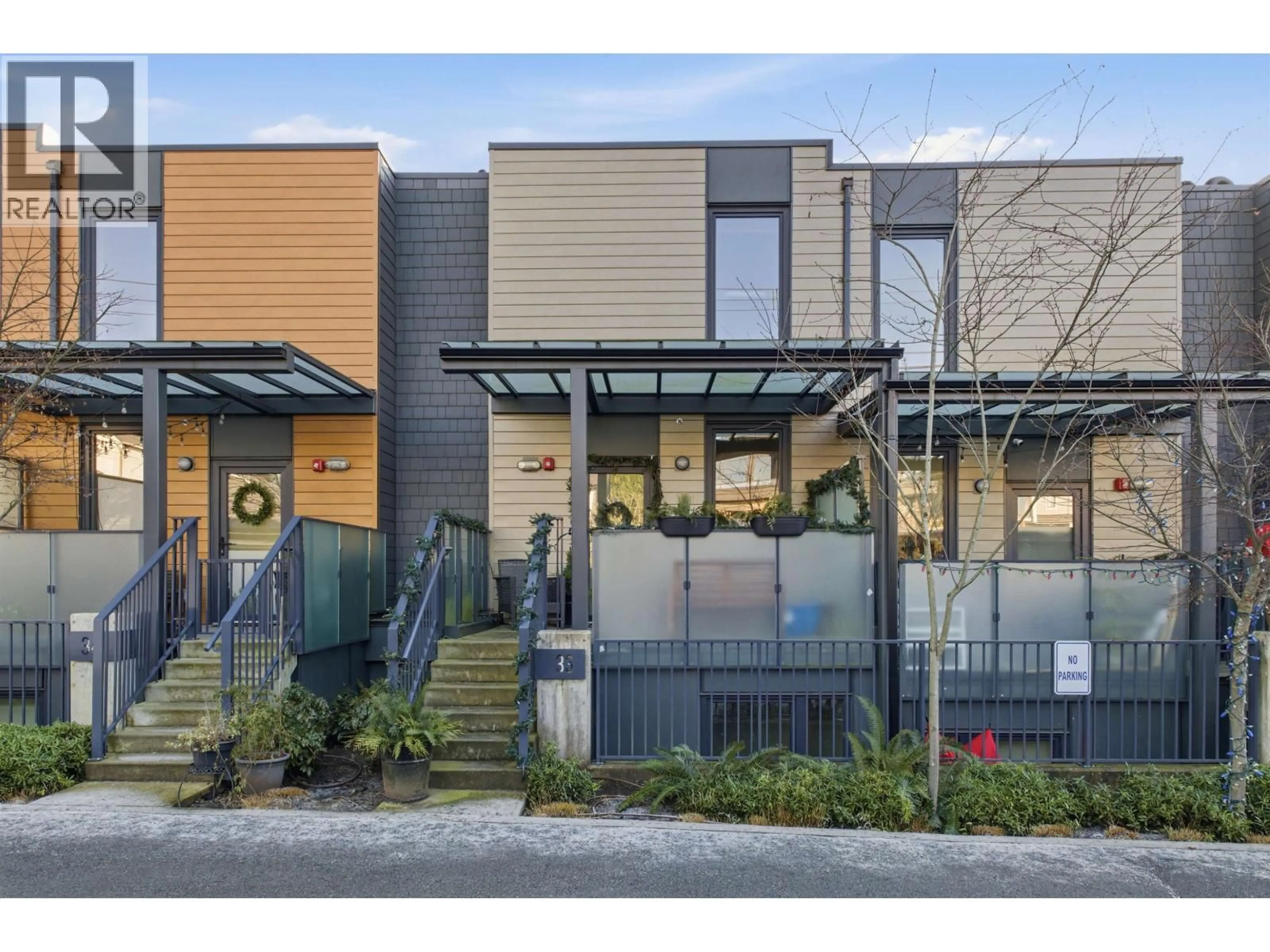 Unknown for 33 - 720 3RD STREET, North Vancouver British Columbia V7L0G7