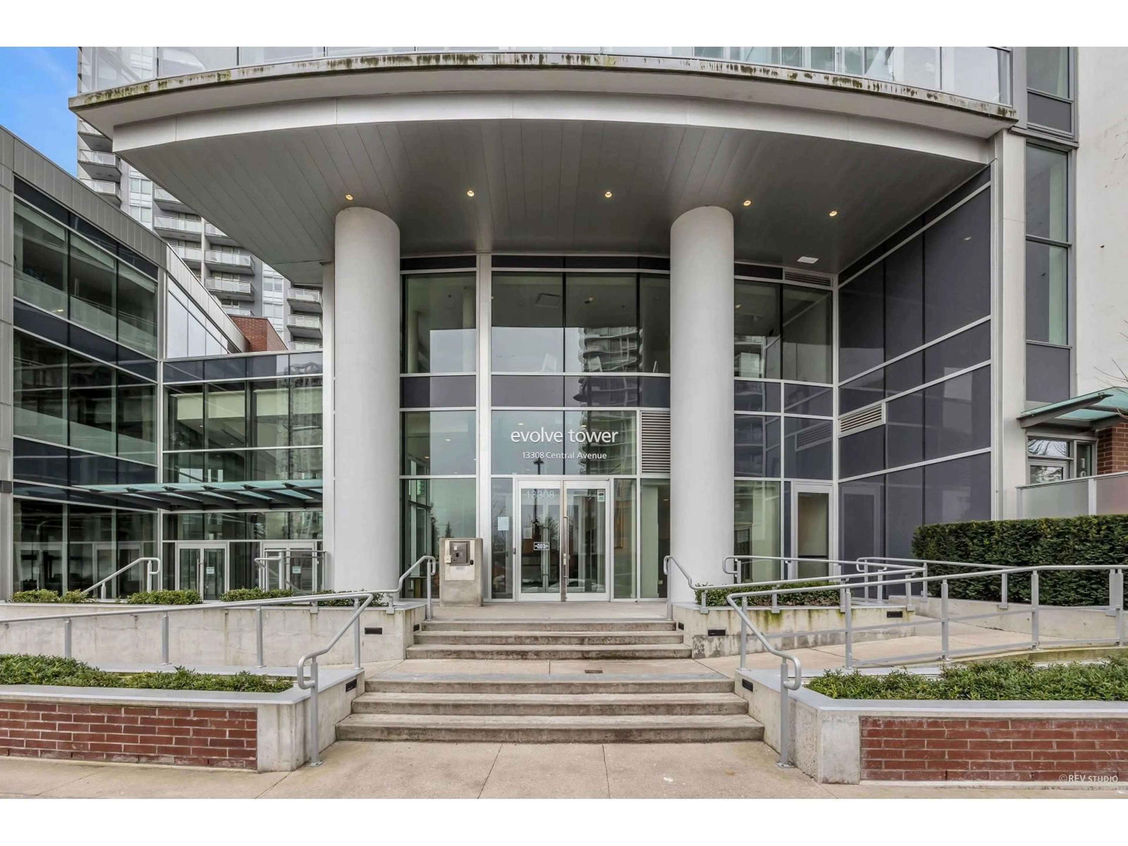 Indoor foyer for 2709 - 13308 CENTRAL AVENUE, Surrey British Columbia V3T0M4
