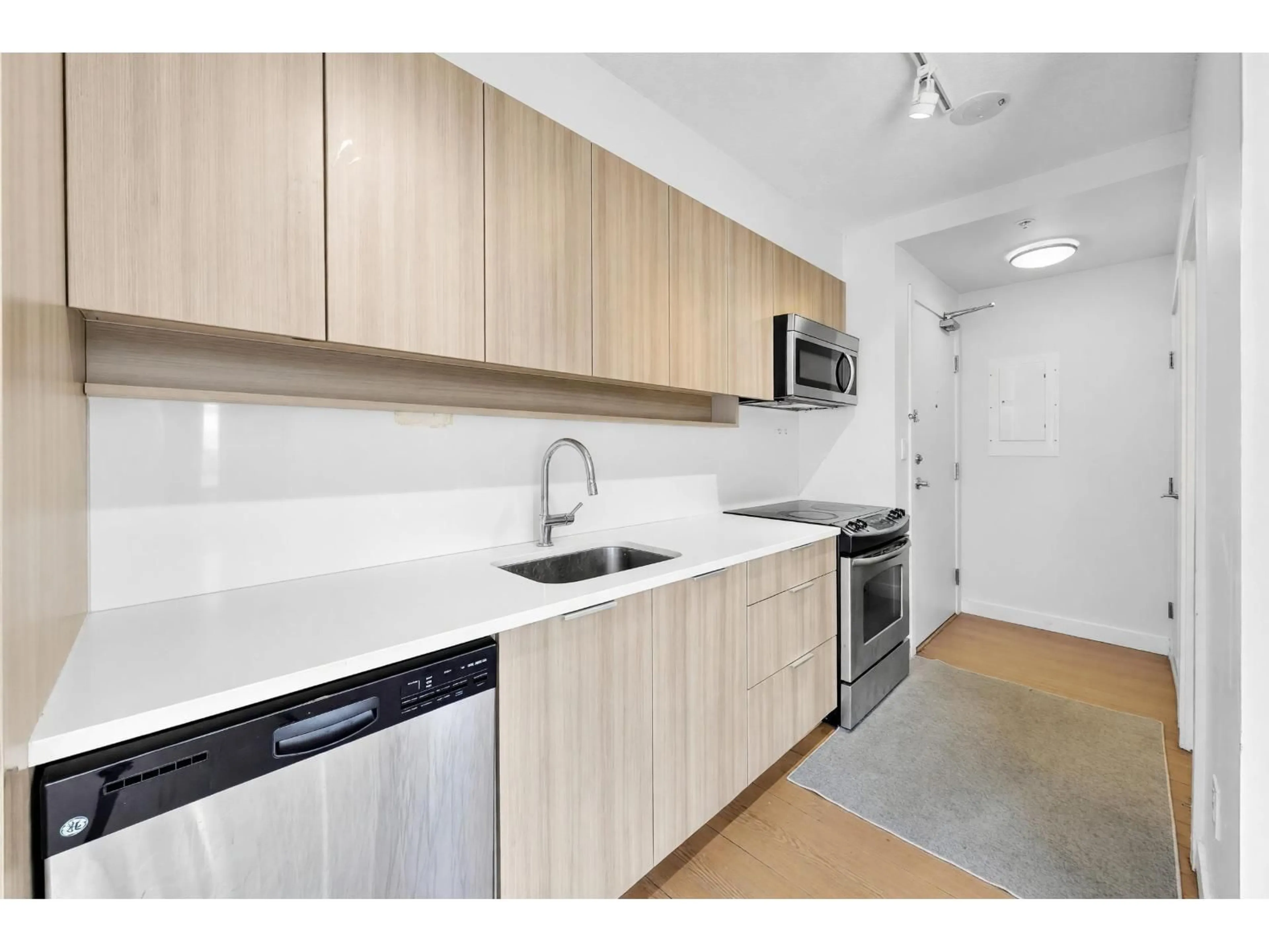 Standard kitchen, unknown for 2709 - 13308 CENTRAL AVENUE, Surrey British Columbia V3T0M4