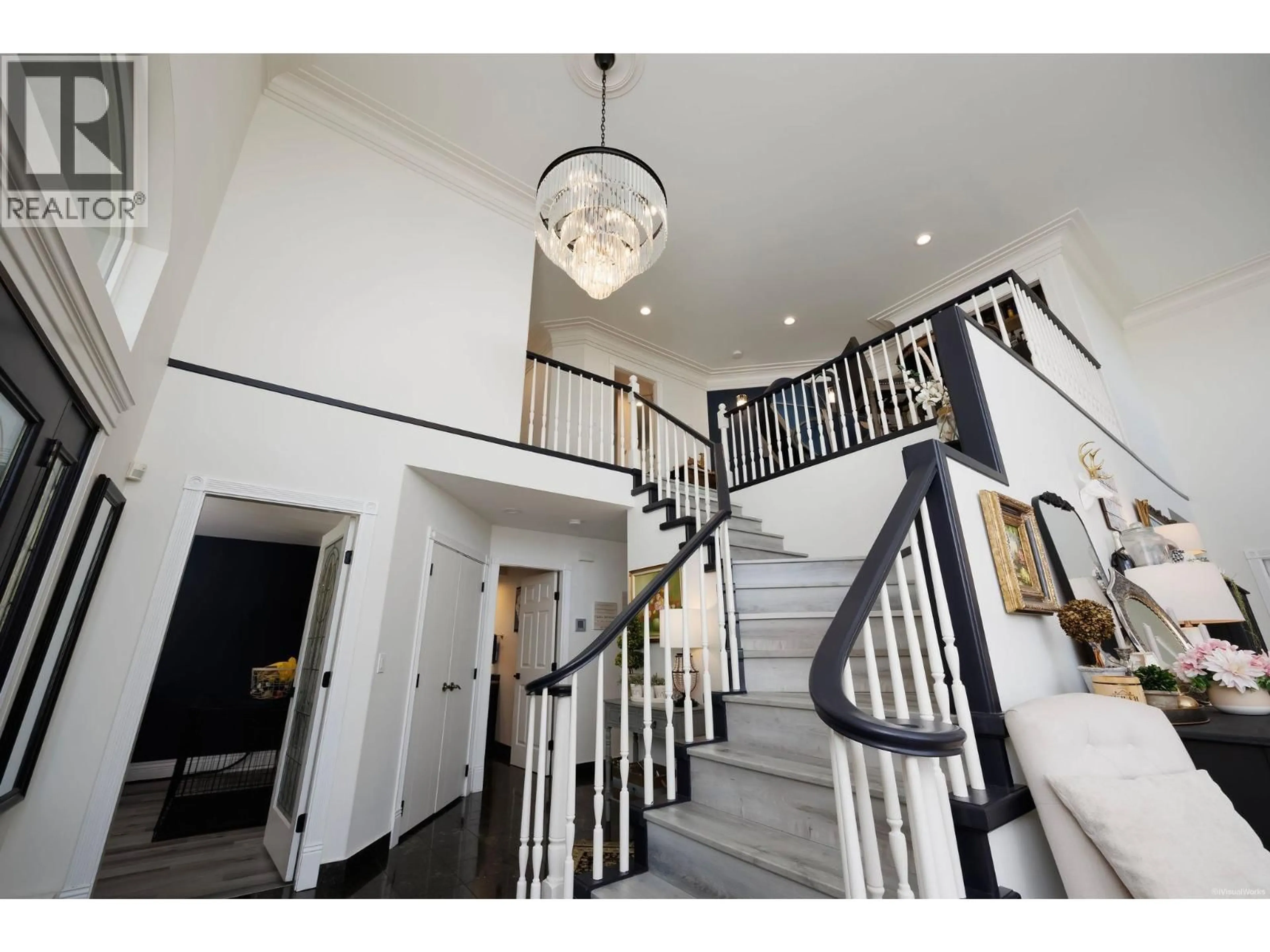Indoor foyer for 26310 127 AVENUE, Maple Ridge British Columbia V2W1C6
