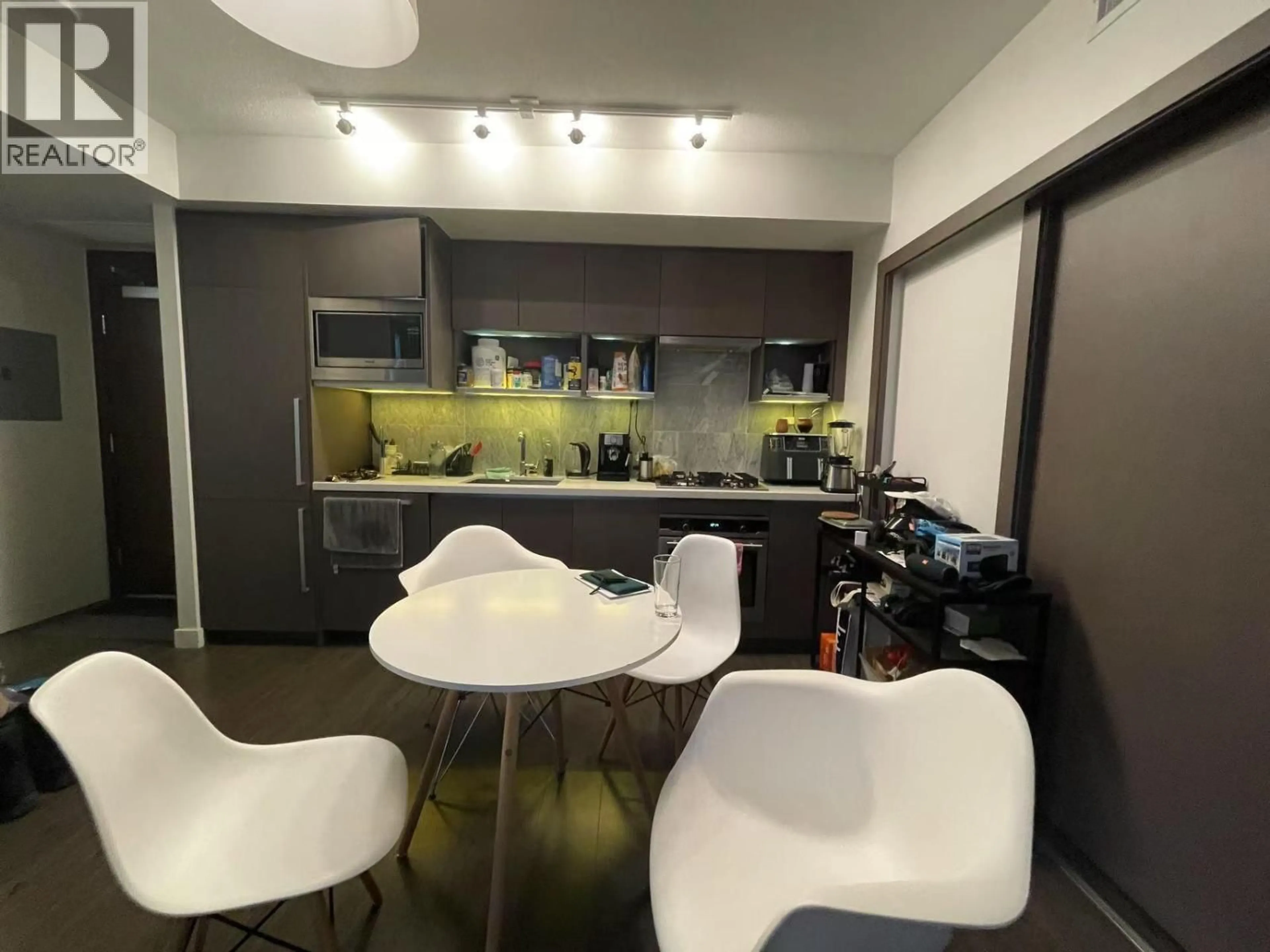 Unknown for 1817 - 68 SMITHE STREET, Vancouver British Columbia V6B0P4