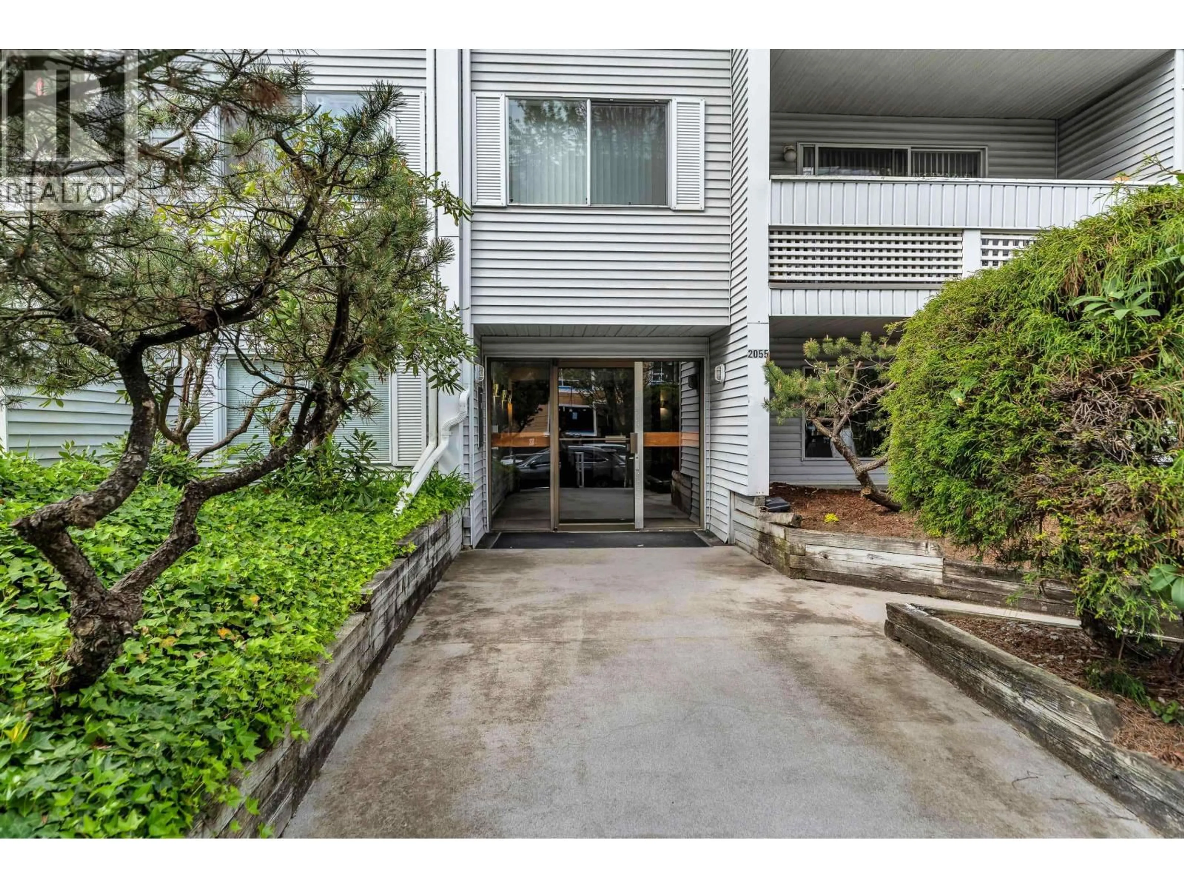 Indoor foyer for 311 - 2055 SUFFOLK AVENUE, Port Coquitlam British Columbia V3B1H4